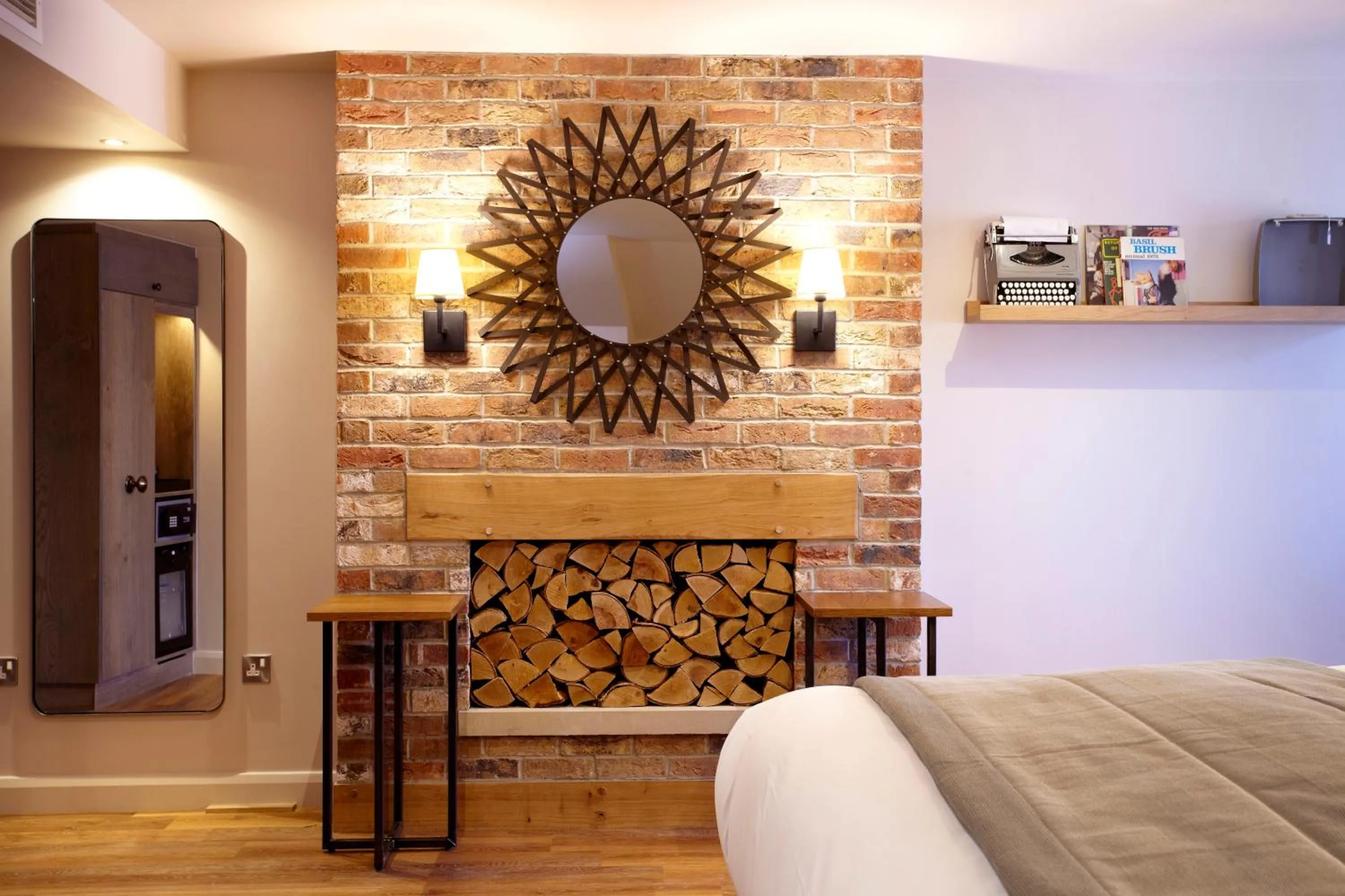 Photo of the whole room in Hotel Indigo York by IHG