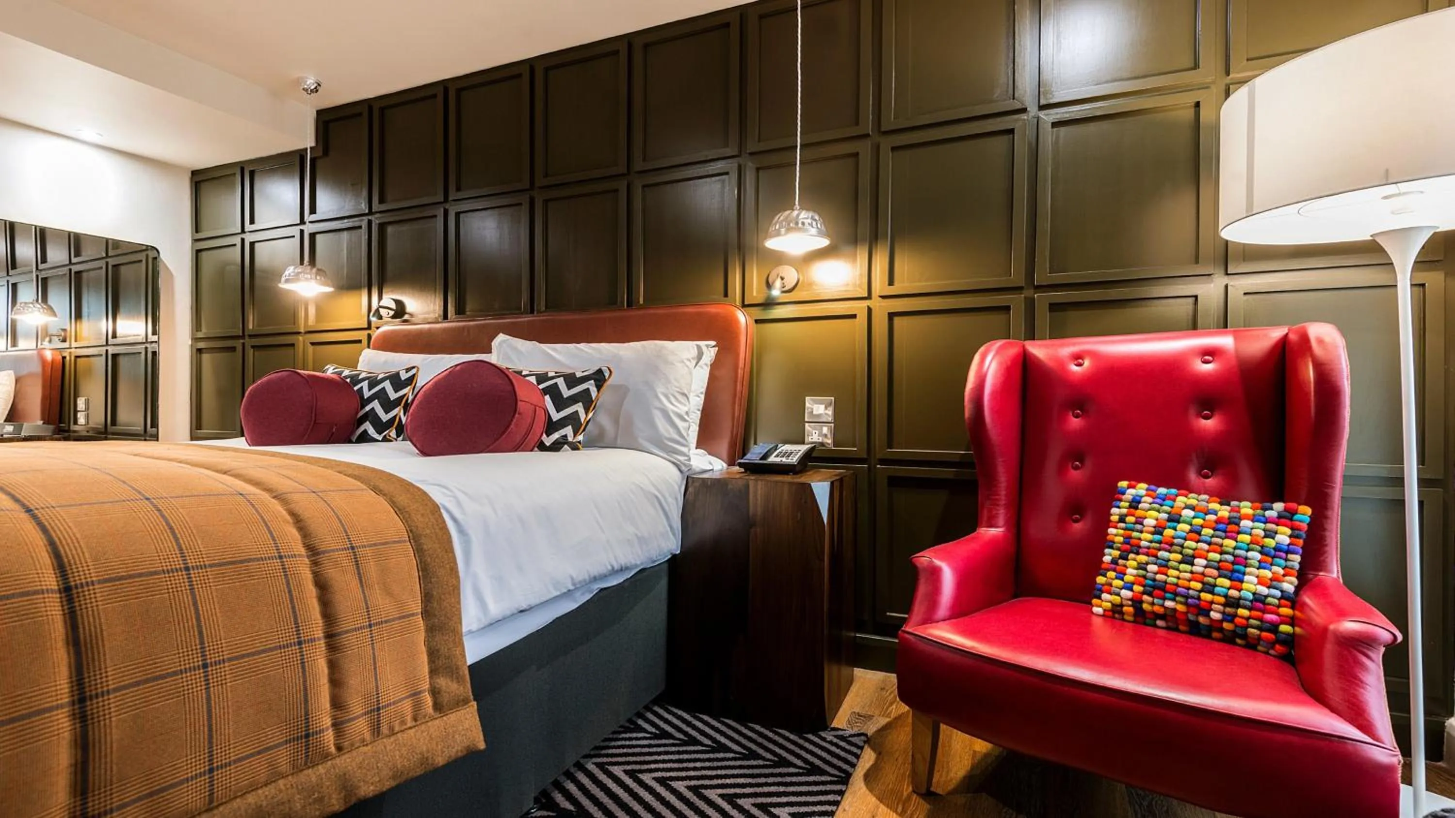 Photo of the whole room, Bed in Hotel Indigo York by IHG