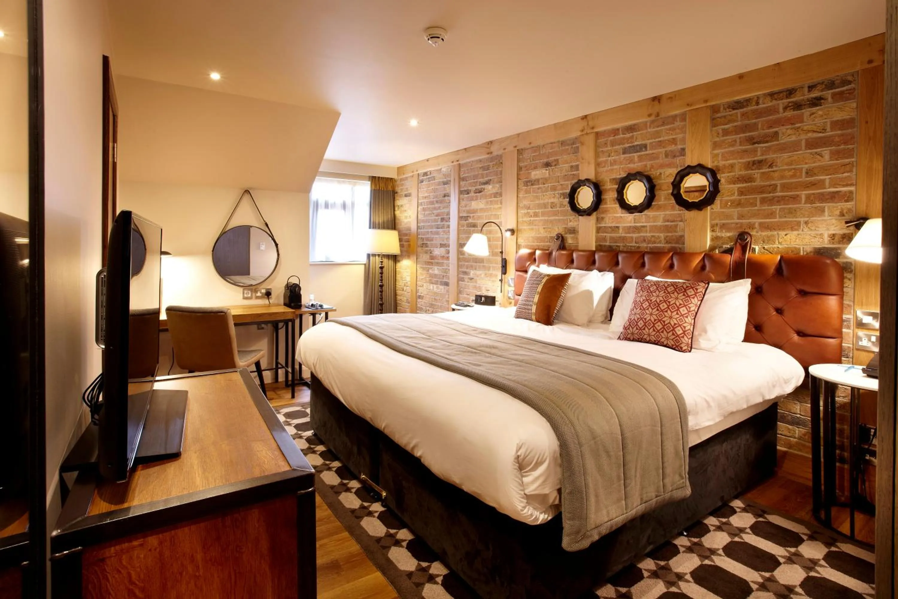 Photo of the whole room, Bed in Hotel Indigo York by IHG