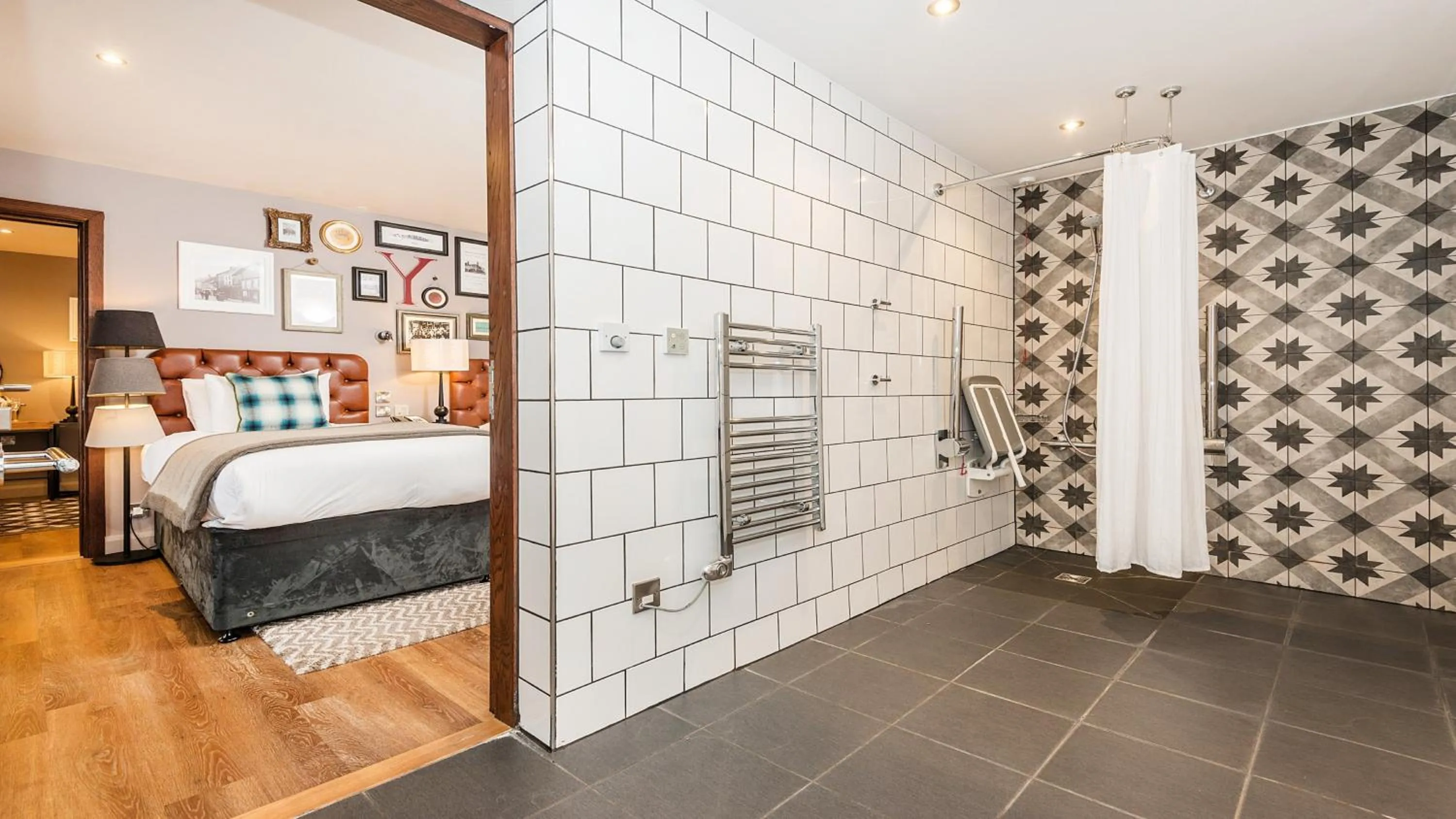 Photo of the whole room, Bed in Hotel Indigo York by IHG