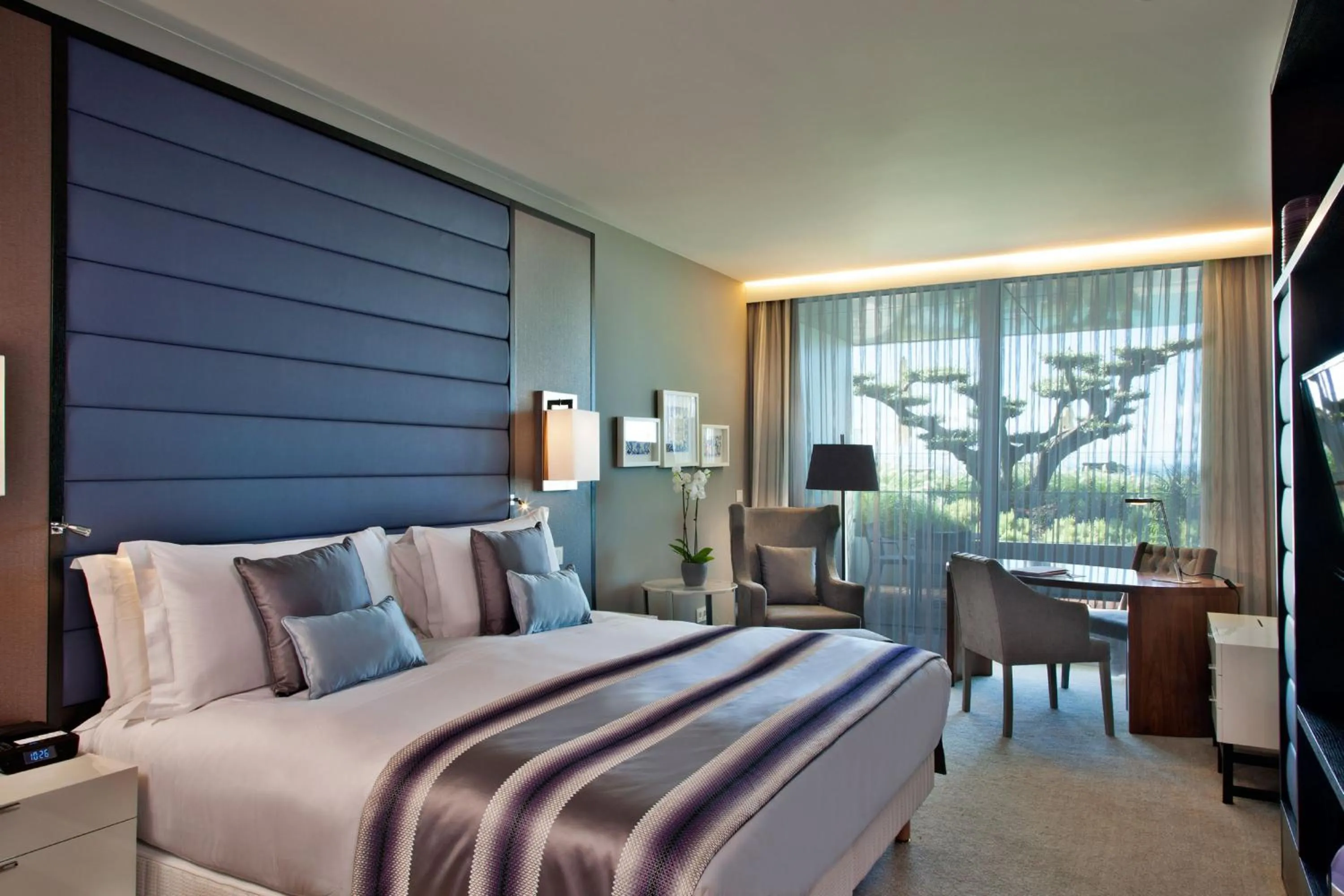 Photo of the whole room, Bed in InterContinental Cascais-Estoril by IHG