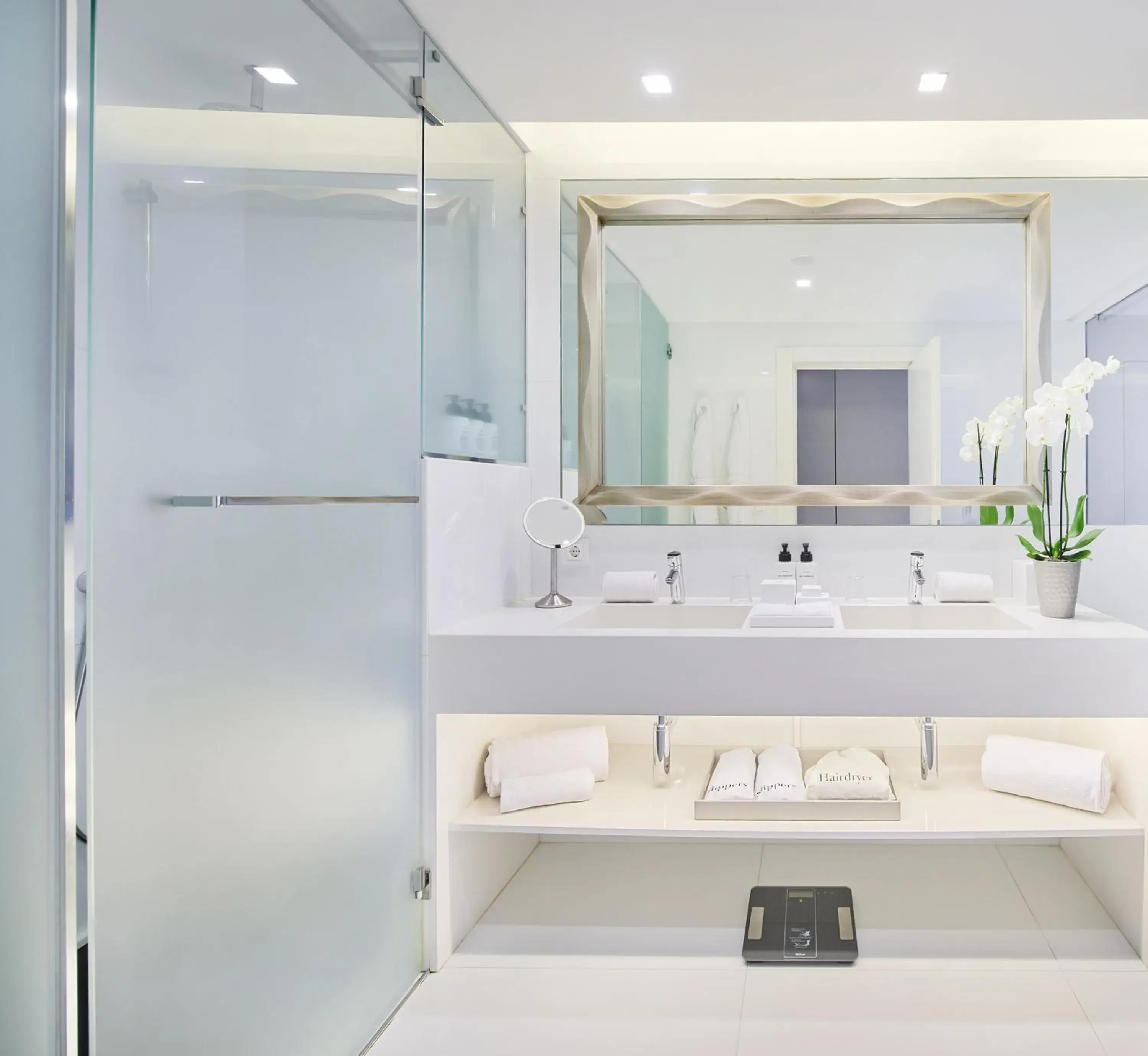 Cozy King Room with Garden View in InterContinental Cascais-Estoril by IHG Cozy King Room with Garden View in InterContinental Cascais-Estoril by IHG