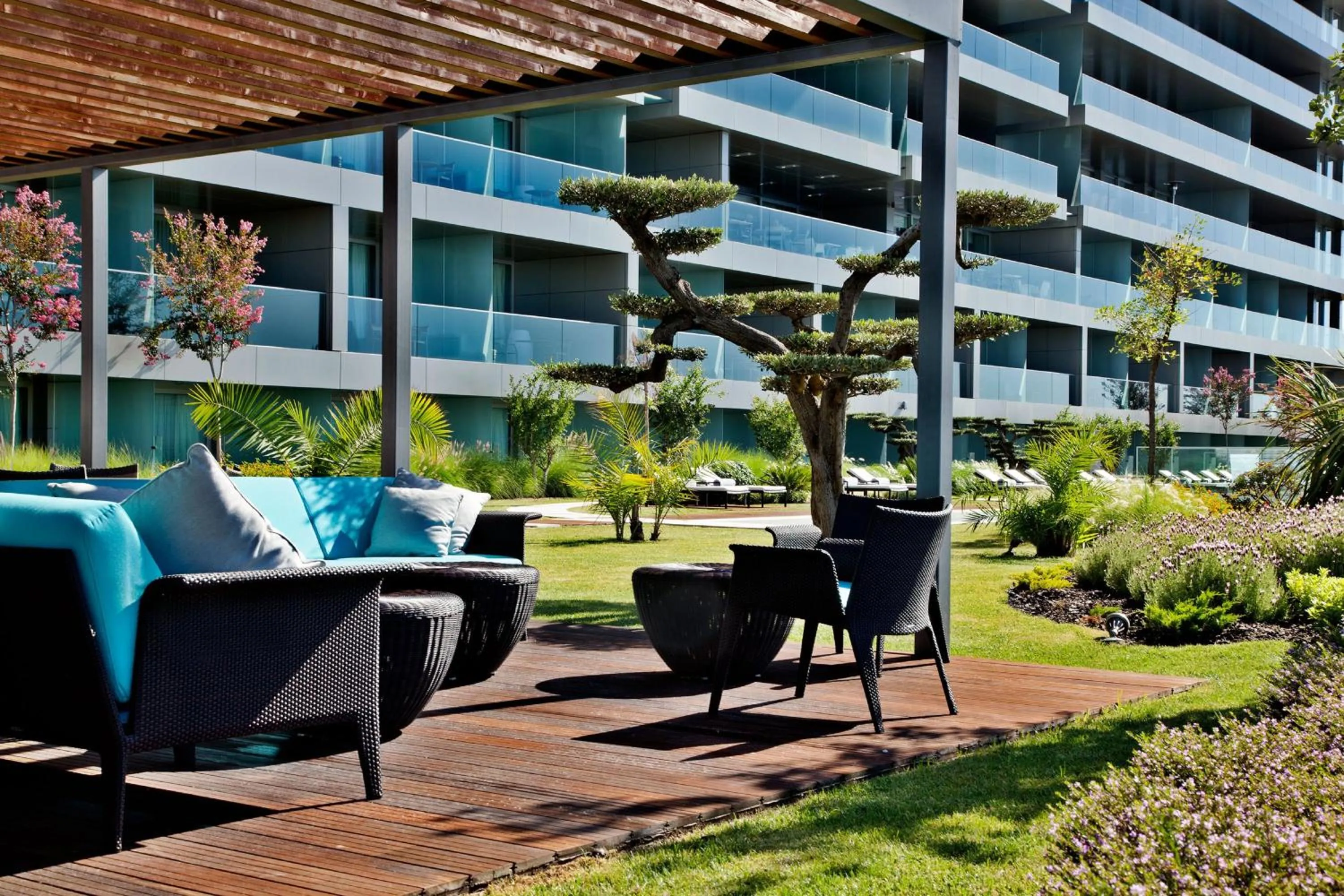 Lounge or bar in InterContinental Cascais-Estoril by IHG