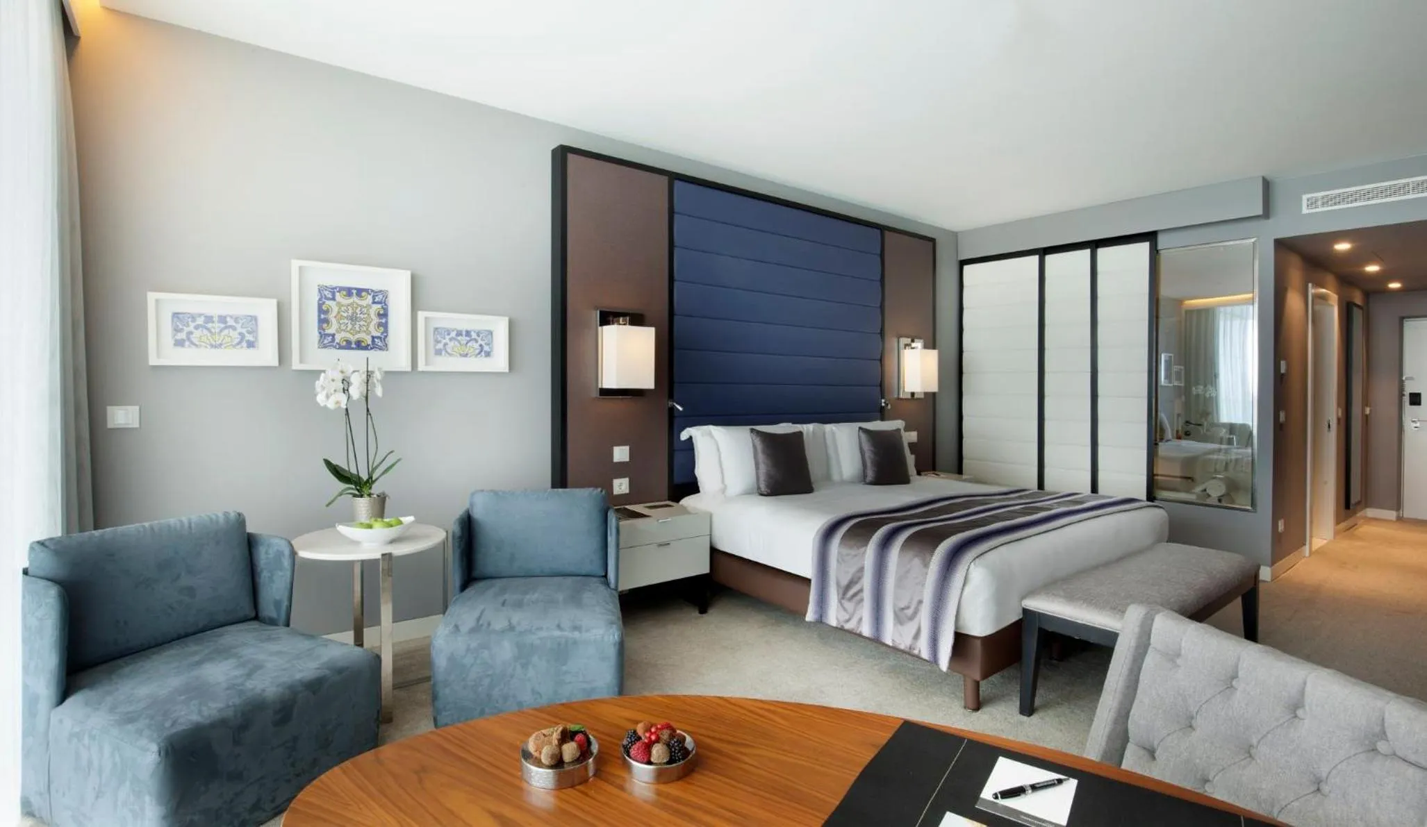 Photo of the whole room, Bed in InterContinental Cascais-Estoril by IHG
