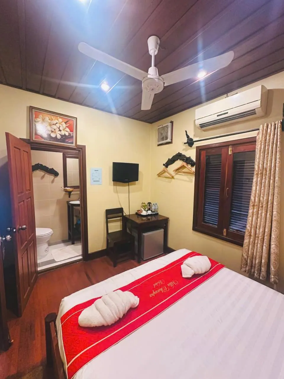 Bed in Luang Prabang Champa Villa Hotel