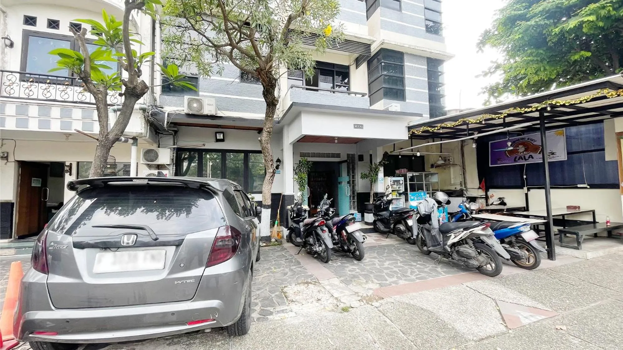 Parking in Bang Day Residence by Ruumu