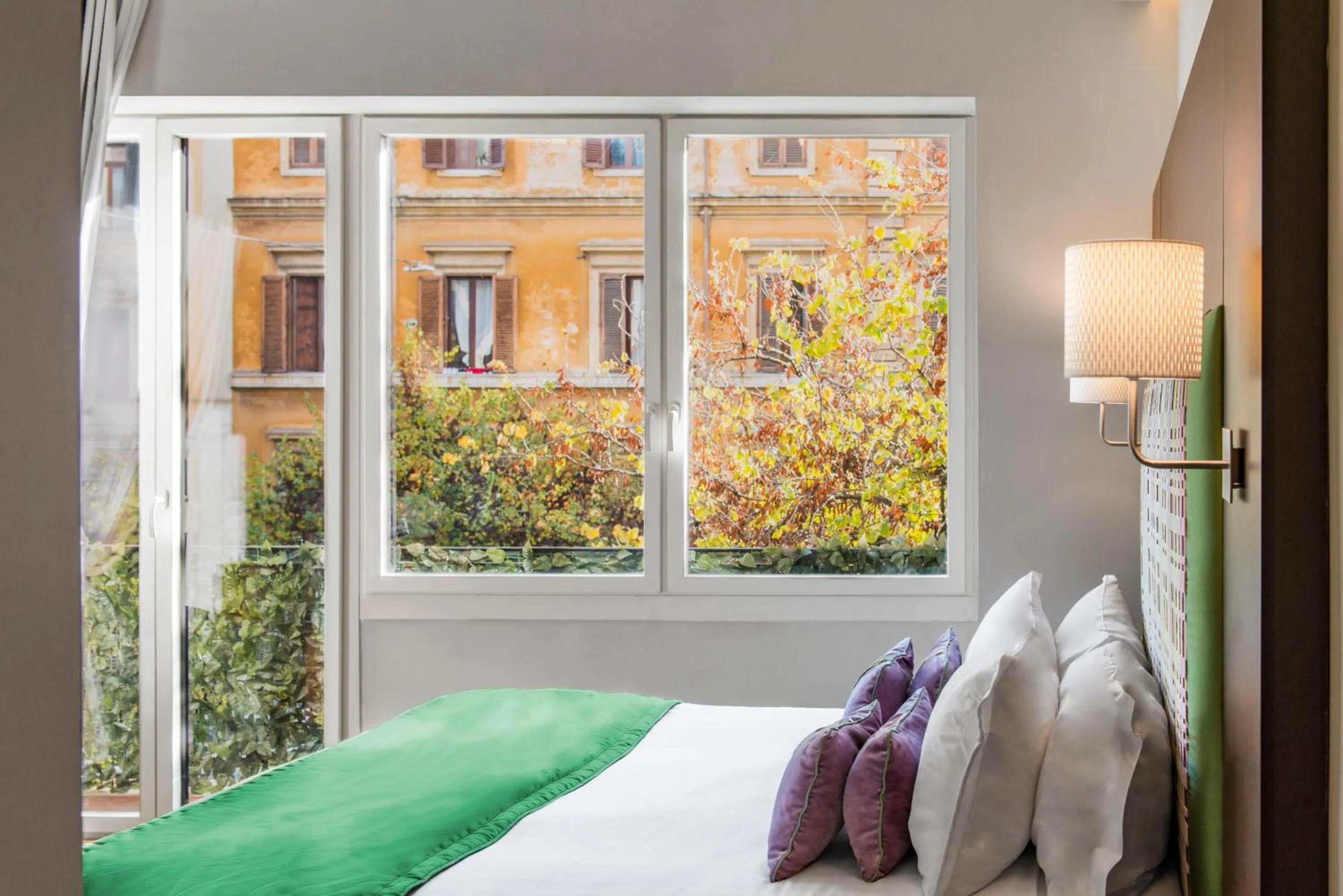 Street view, Bed in Chic&Town Luxury Rooms Piazza del Popolo