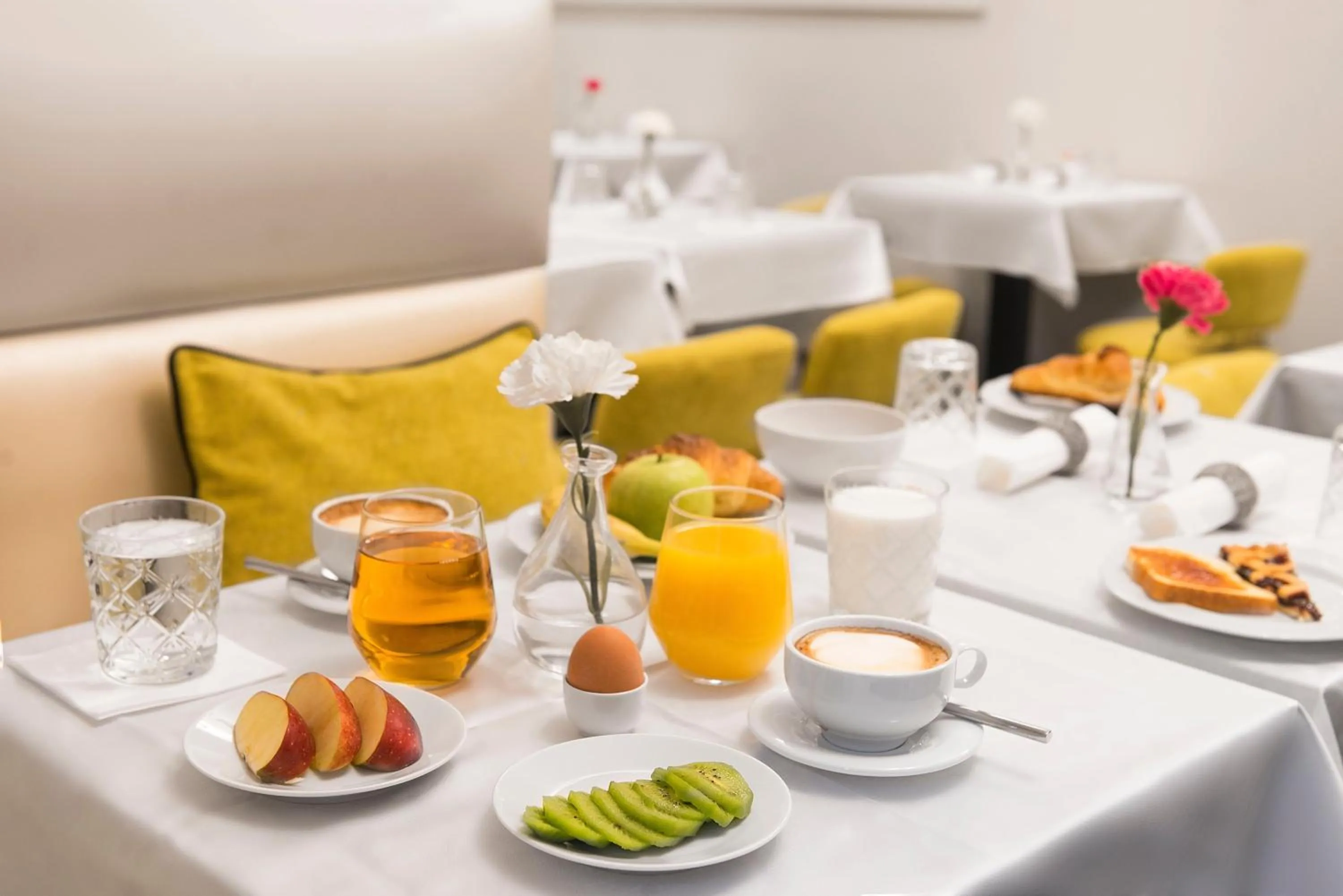 Continental breakfast in Chic&Town Luxury Rooms Piazza del Popolo