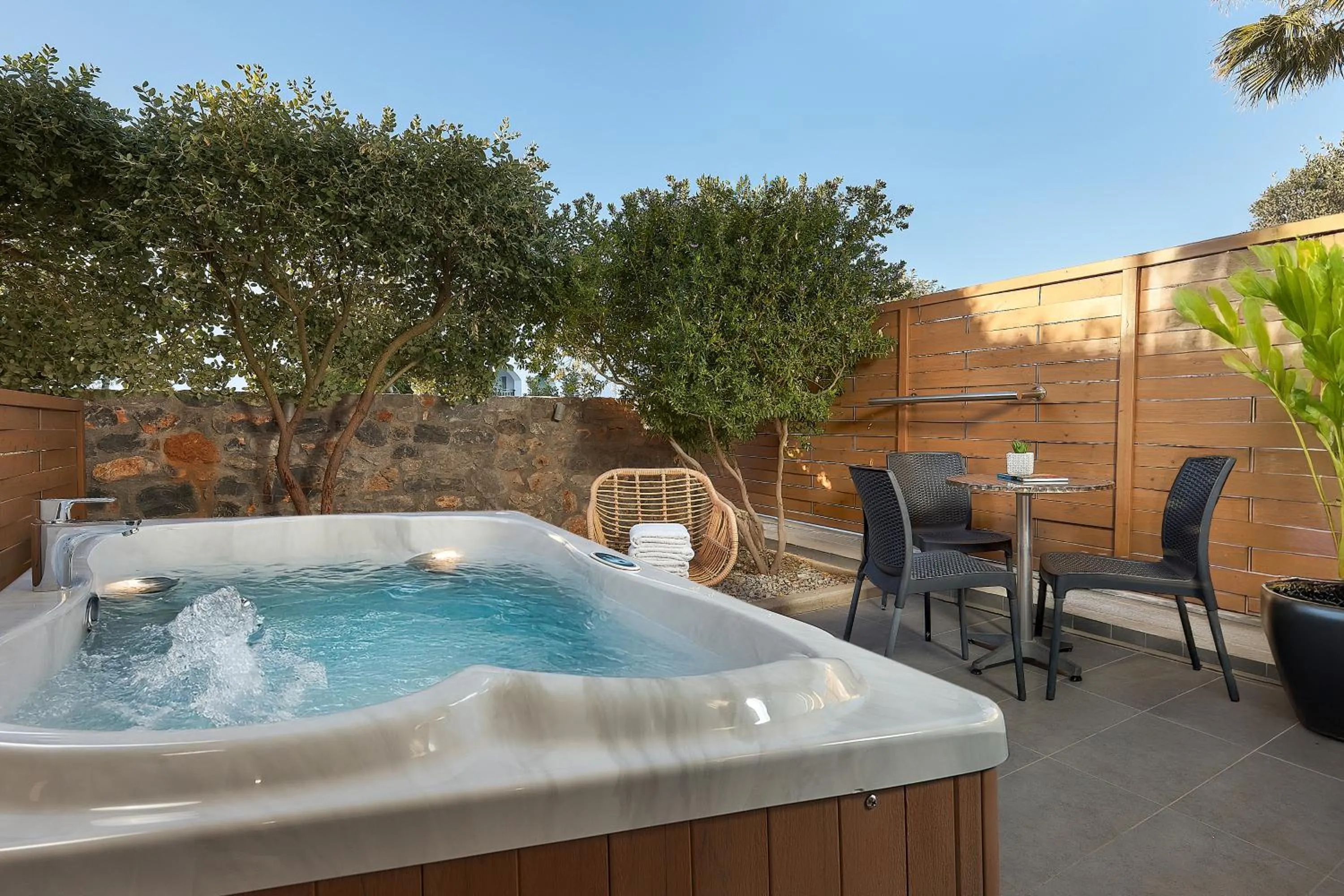 Hot Tub in Enorme Infinity Beach ex Infinity Blue