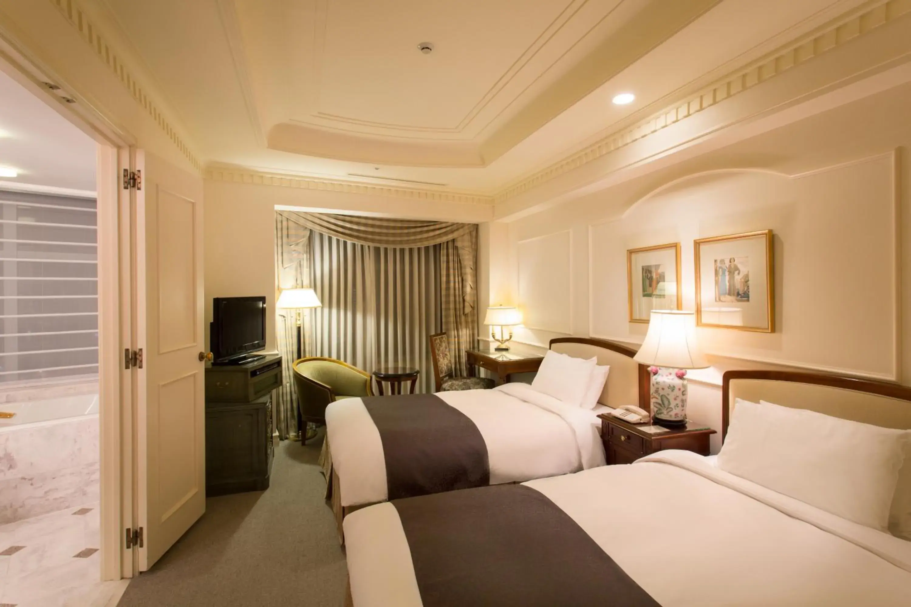 Manhattan Standard Twin Room - Non-Smoking (30㎡) in Hotel The Manhattan Manhattan Standard Twin Room - Non-Smoking (30㎡) in Hotel The Manhattan