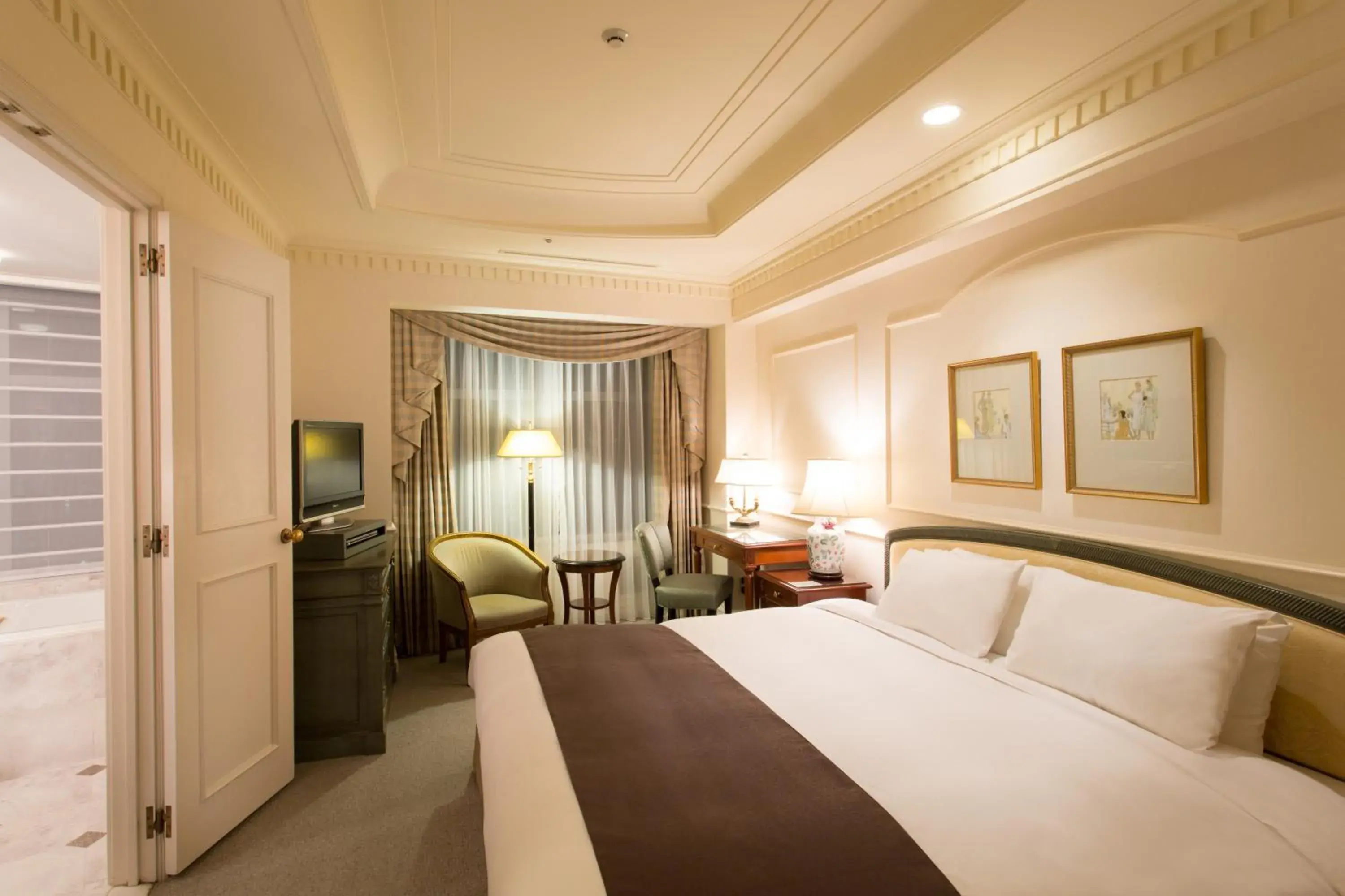 Manhattan Standard Double Room - Non-Smoking (30㎡) in Hotel The Manhattan Manhattan Standard Double Room - Non-Smoking (30㎡) in Hotel The Manhattan