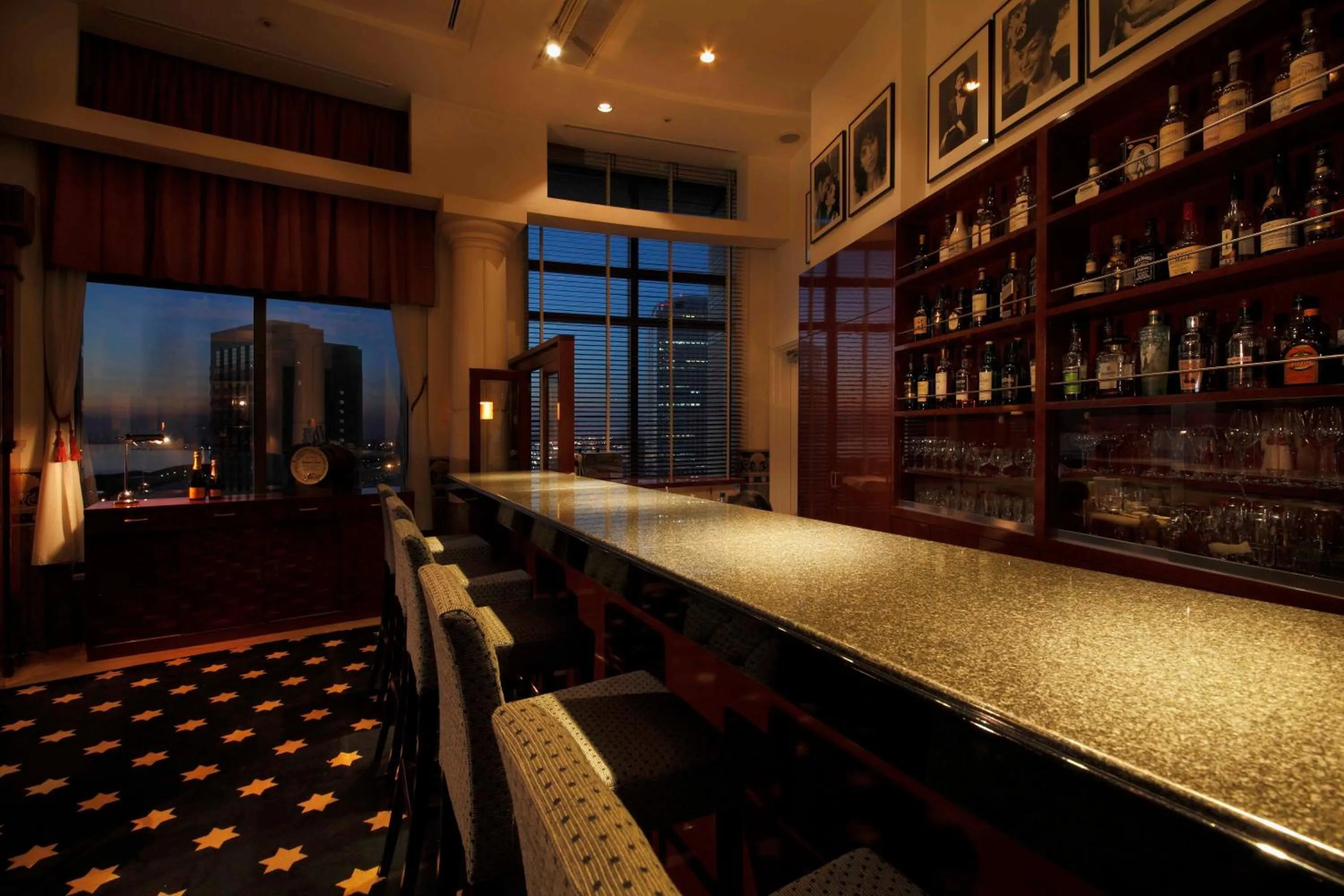 Restaurant/places to eat in Hotel The Manhattan