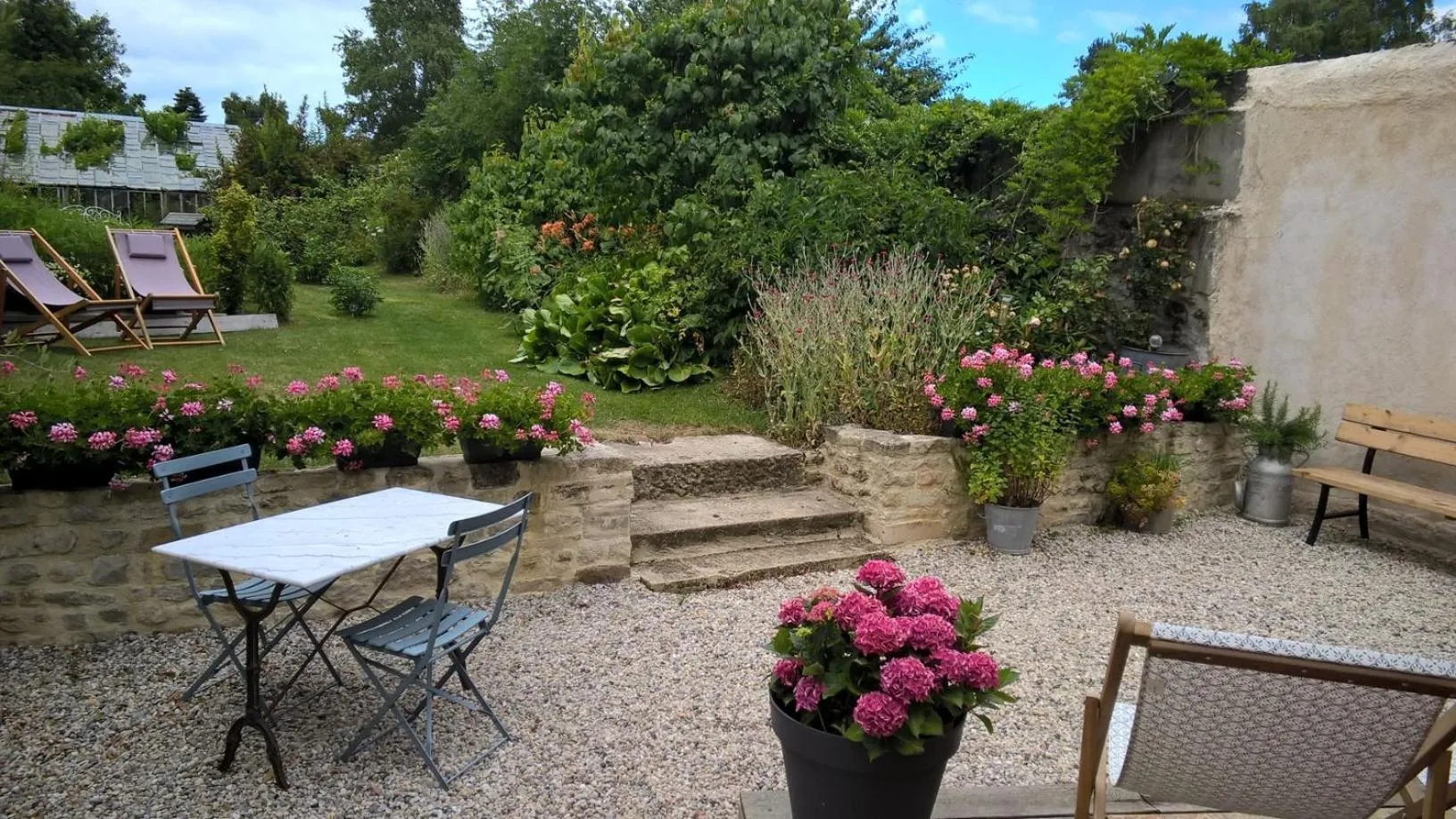 Garden view in Les Lilas de Bellefontaine