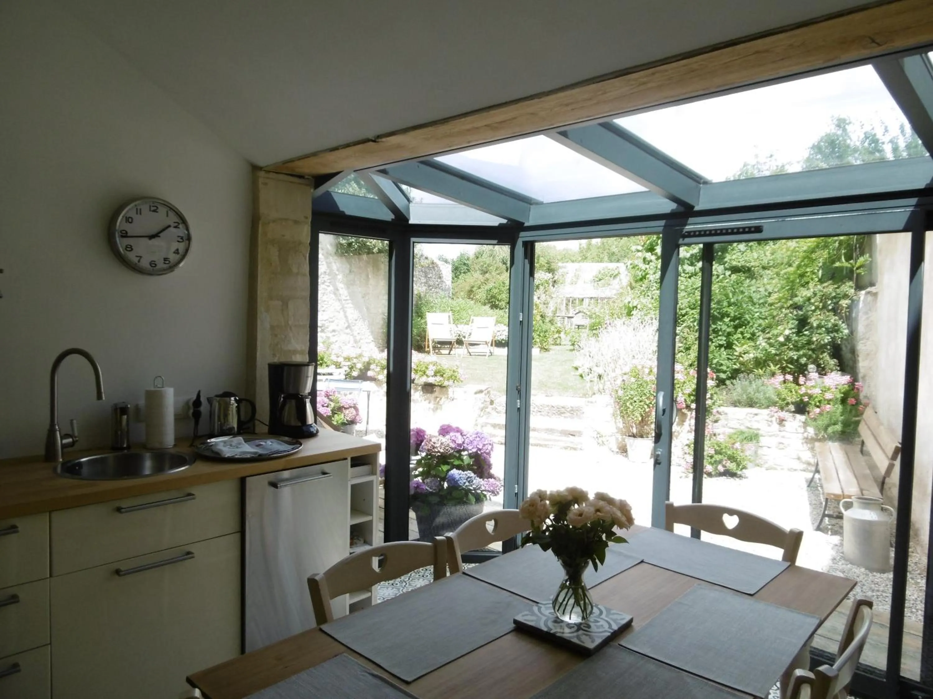 Communal kitchen in Les Lilas de Bellefontaine