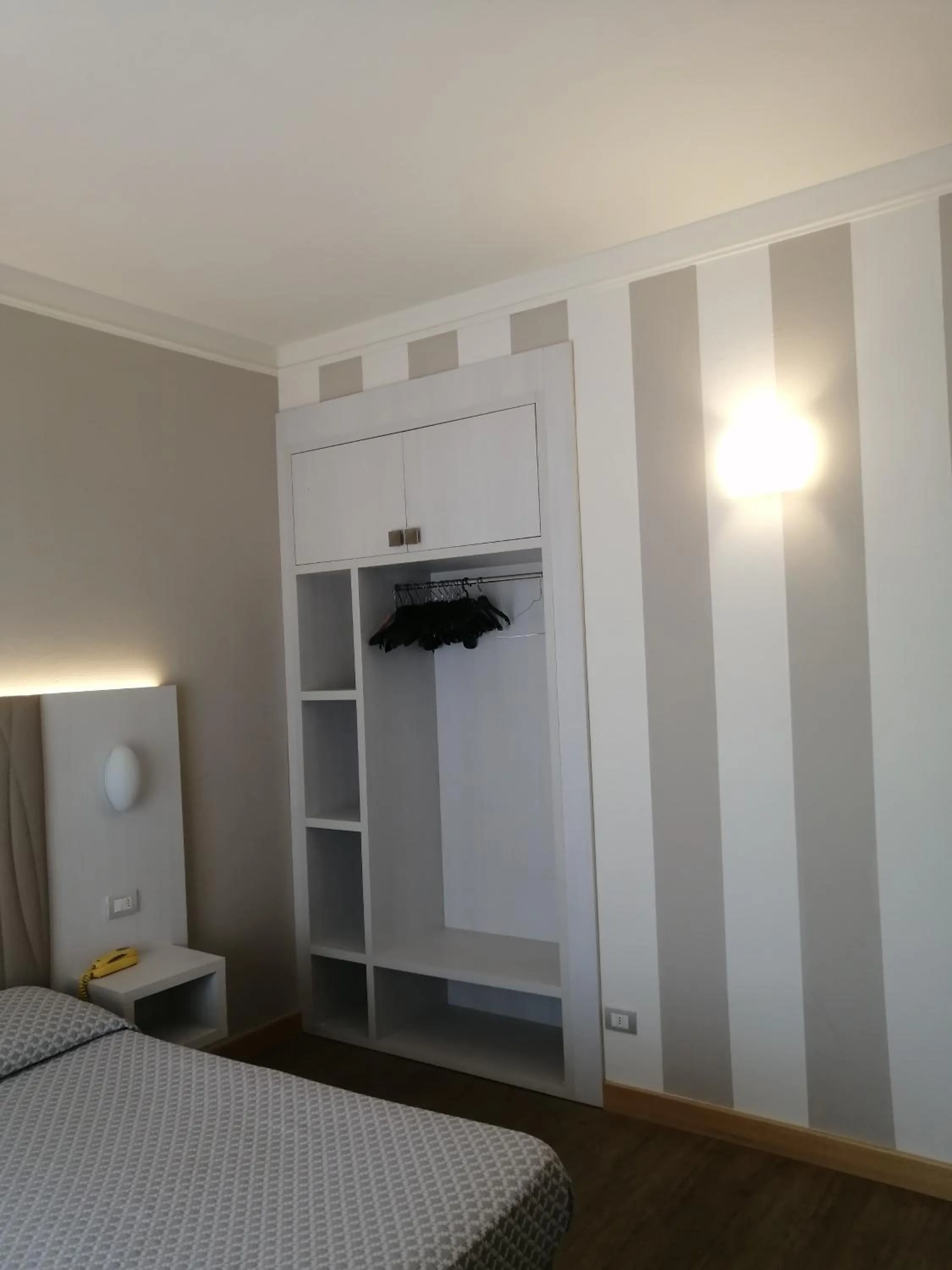 Restaurant/places to eat, Bed in Hotel Oceano