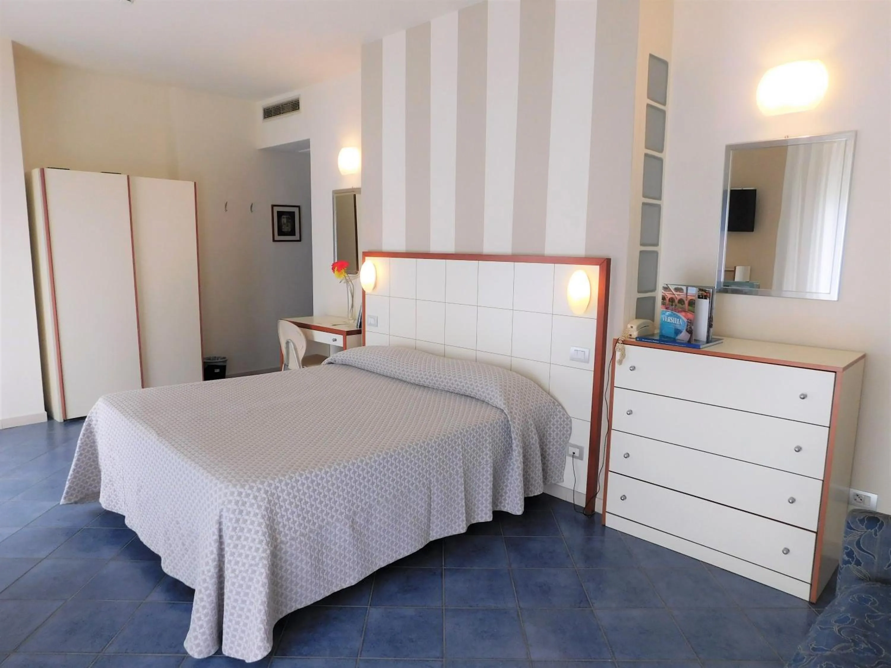 Bedroom, Bed in Hotel Oceano