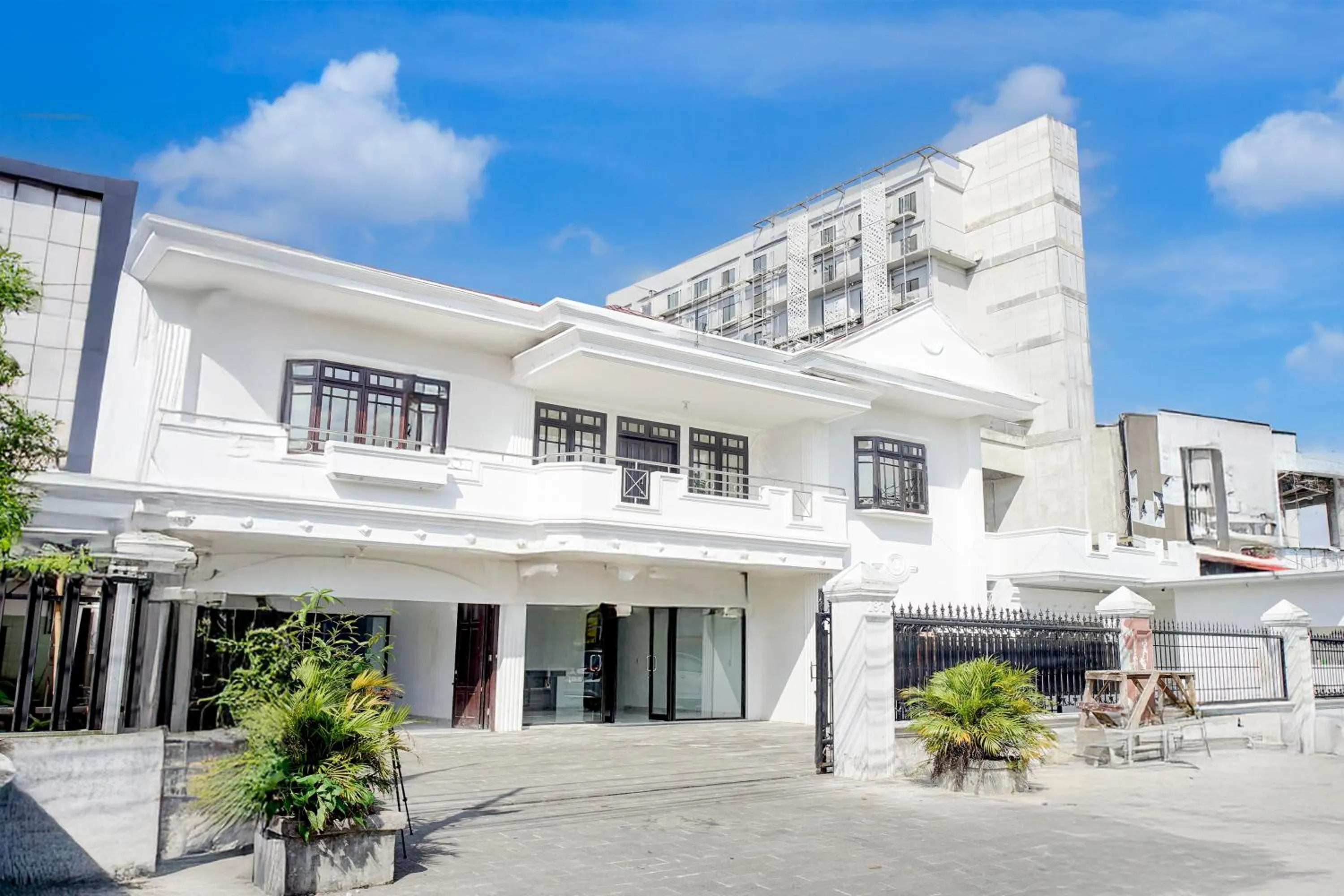 Property building in Hotel O Sm Raja Guest House