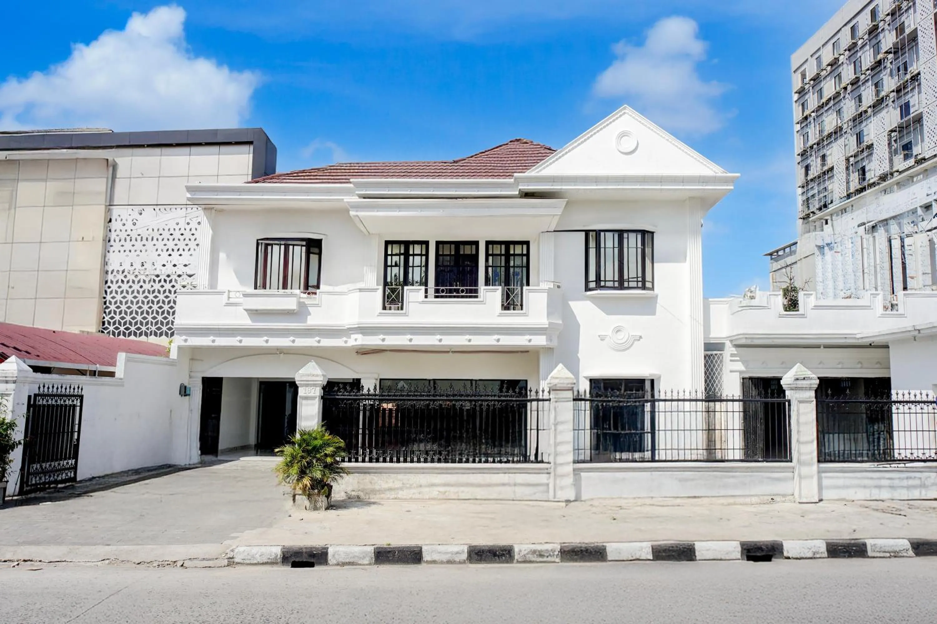 Property building in Hotel O Sm Raja Guest House