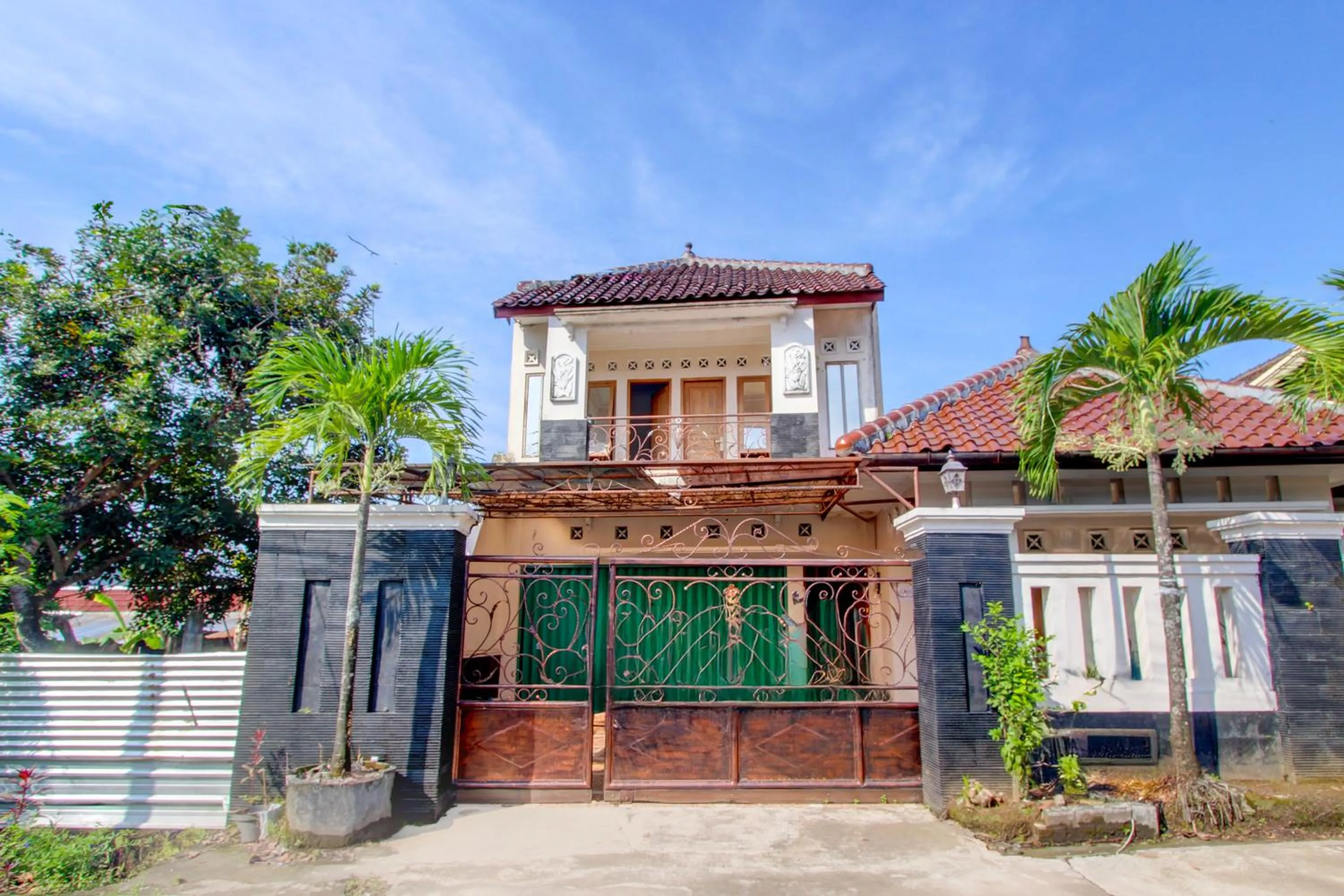 Facade/entrance in SPOT ON Podomoro Homestay