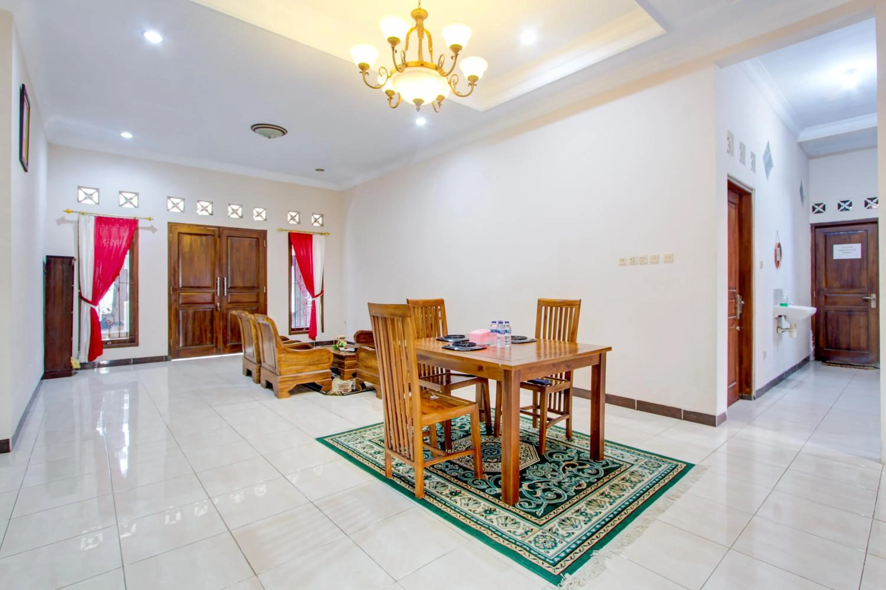 Dining area in SPOT ON Podomoro Homestay