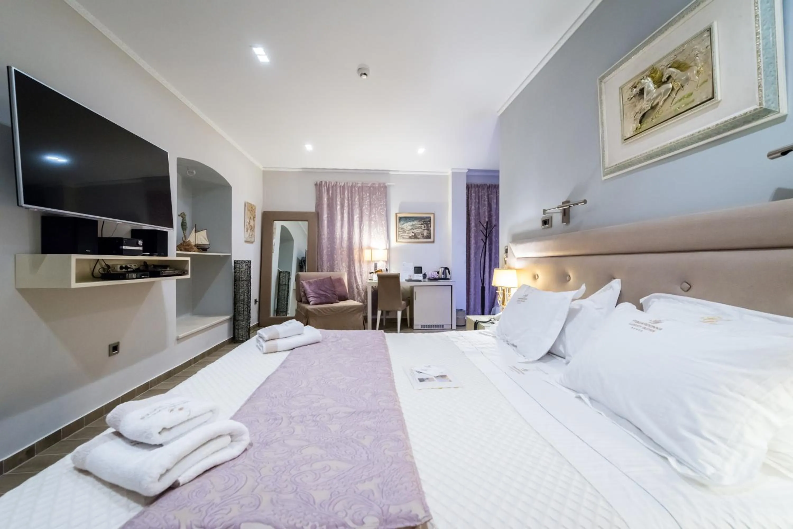 TV and multimedia, Bed in Fiscardonna Luxury Suites