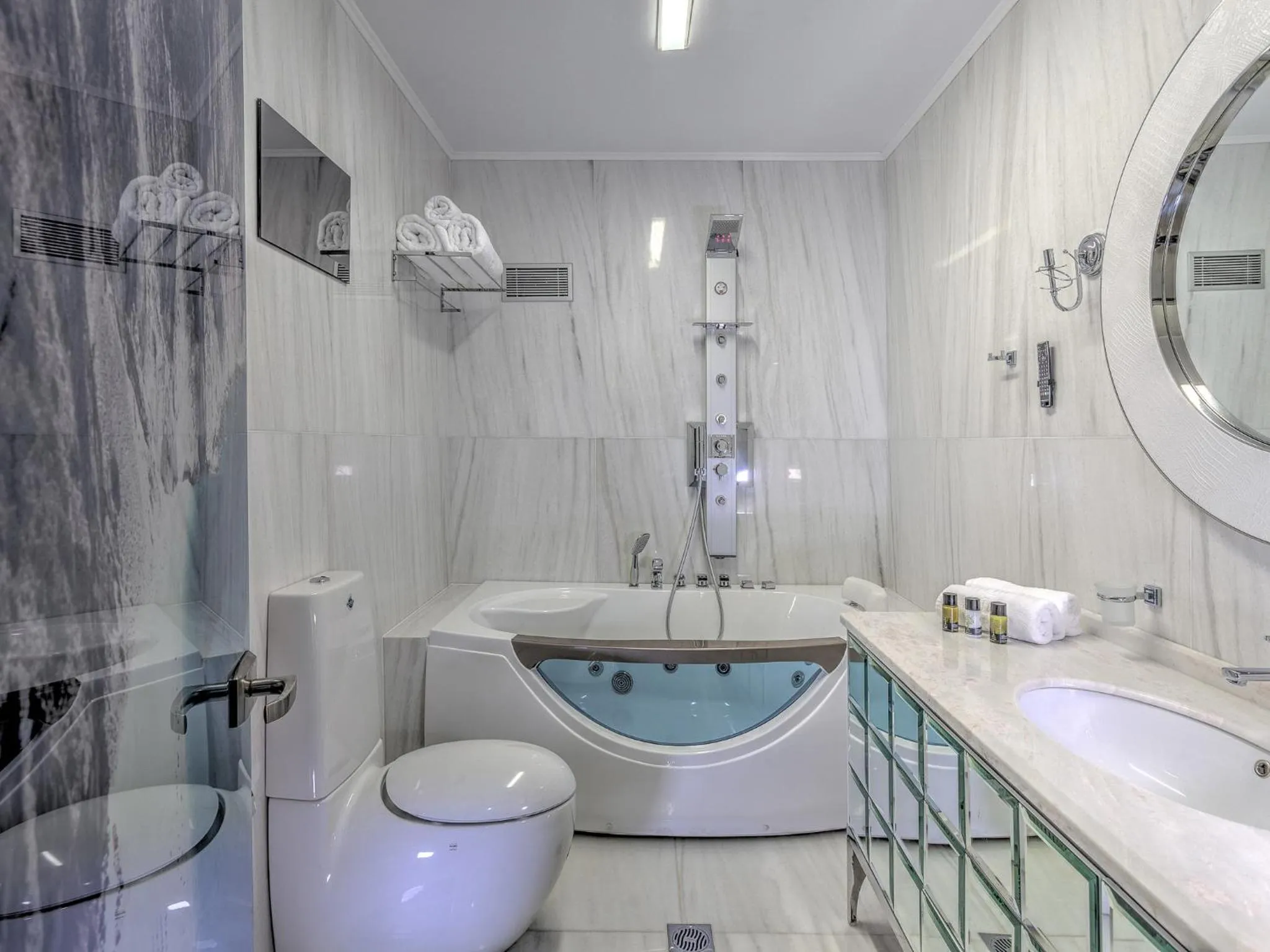 Bathroom in Fiscardonna Luxury Suites