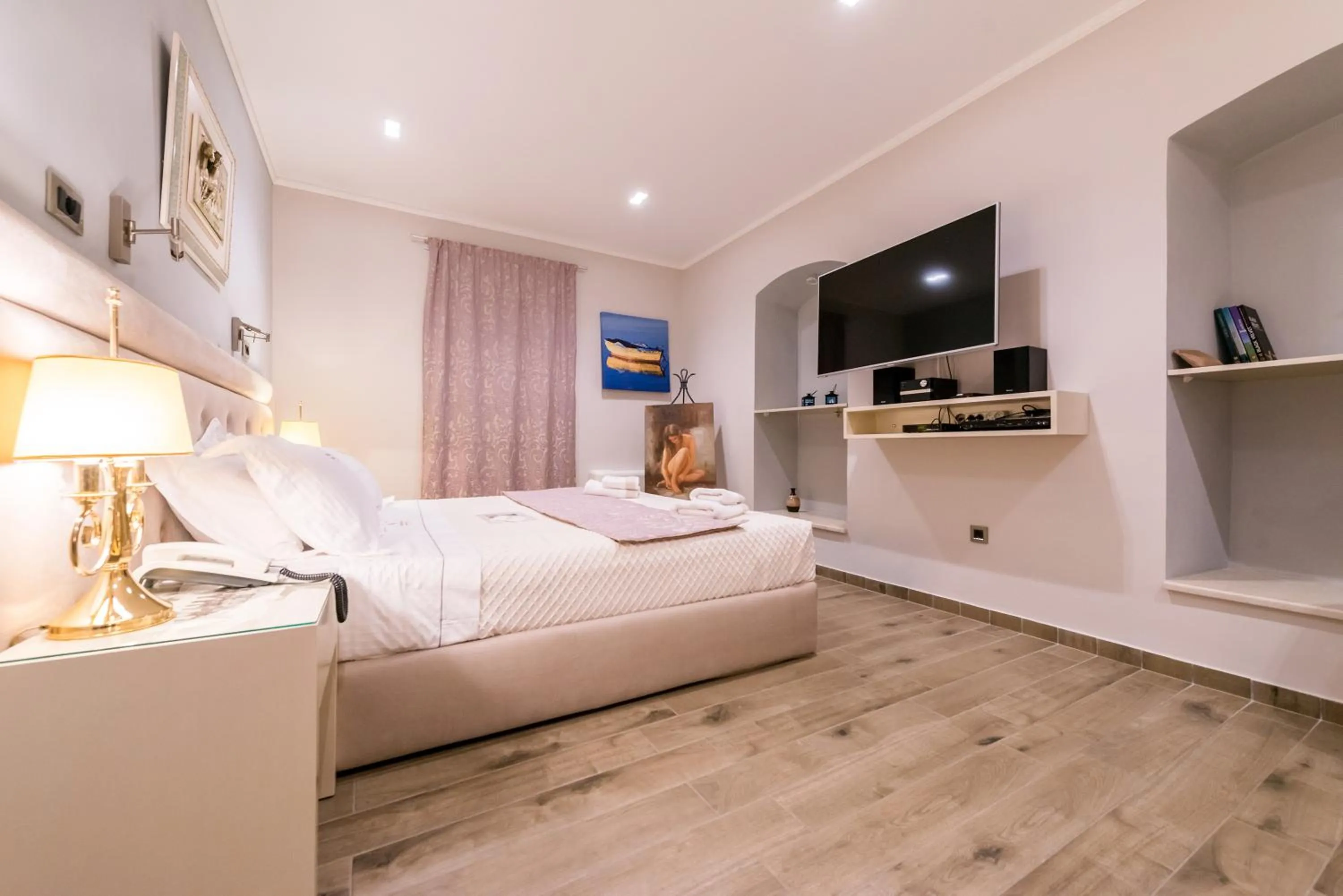 TV and multimedia, Bed in Fiscardonna Luxury Suites