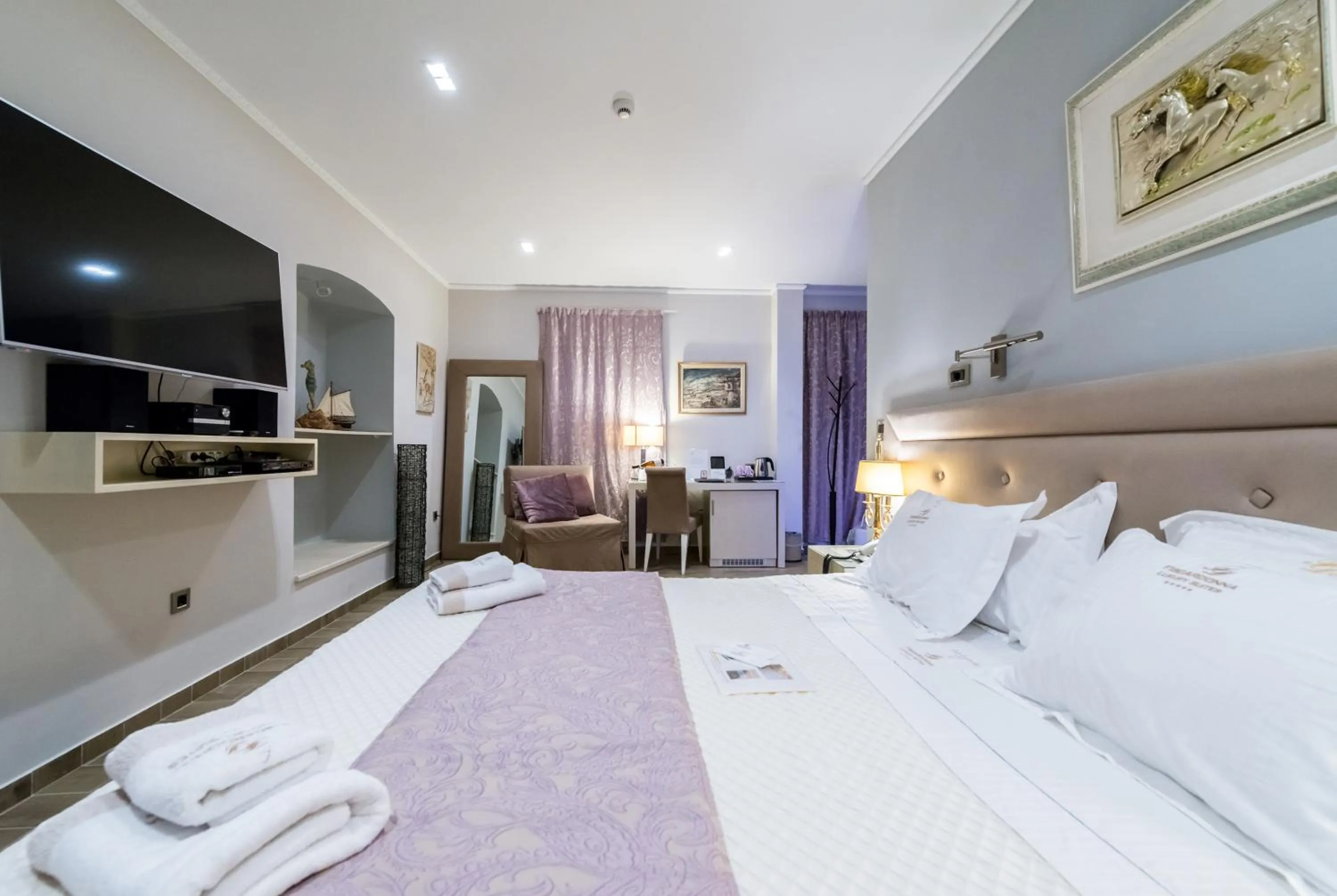 TV and multimedia, Bed in Fiscardonna Luxury Suites