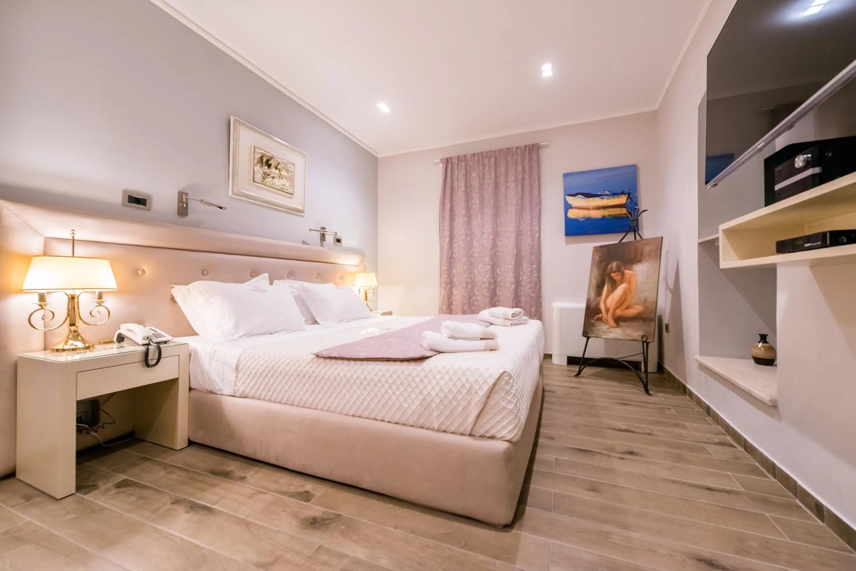 TV and multimedia, Bed in Fiscardonna Luxury Suites