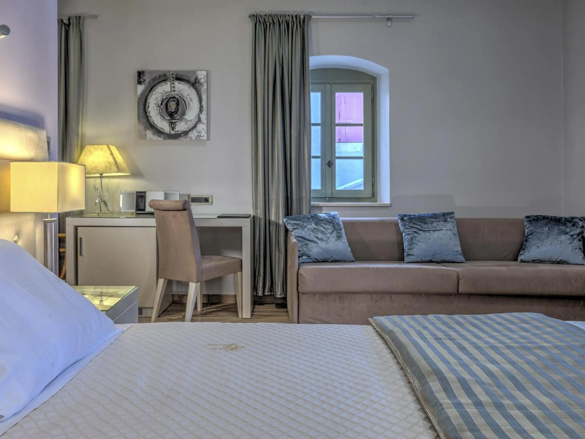 Photo of the whole room, Bed in Fiscardonna Luxury Suites