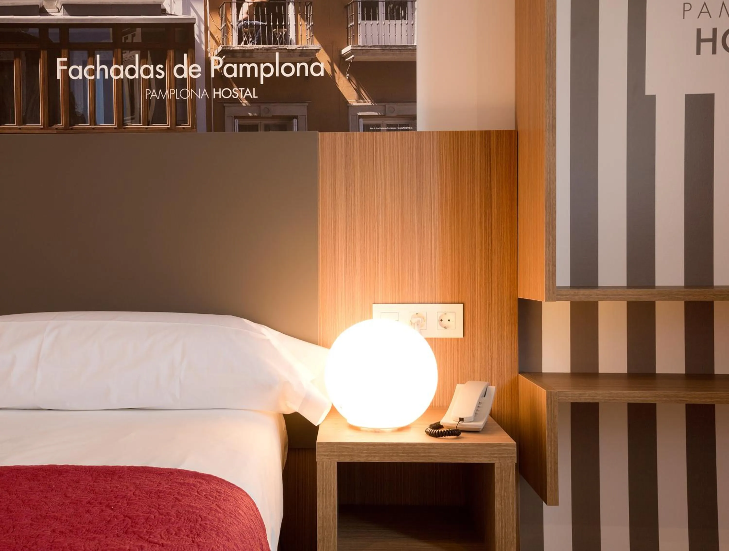 Decorative detail, Bed in IRAIPE Pamplona Hostal Auto Check-in