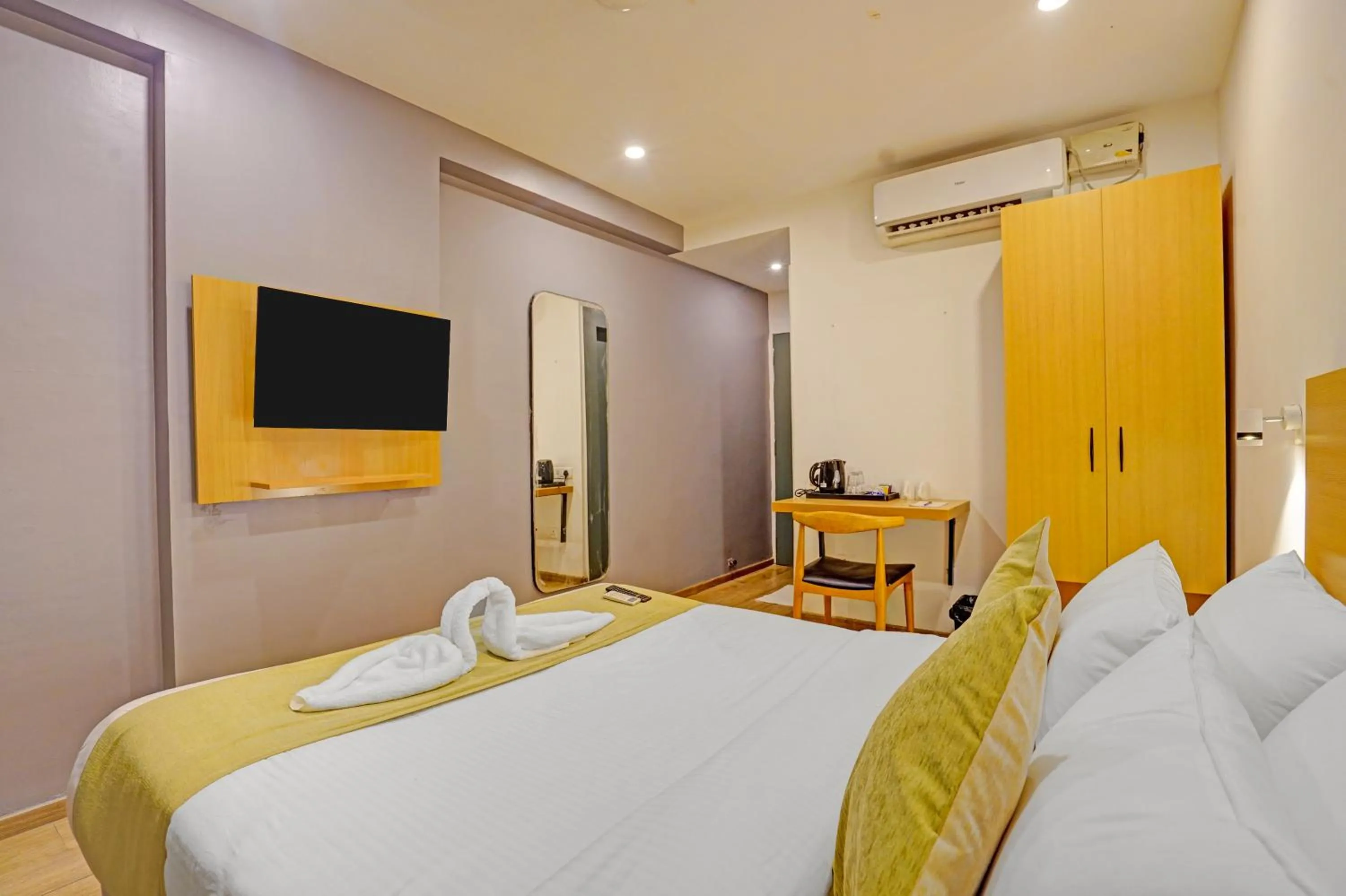 Photo of the whole room, Bed in The Byke Business Hotel Landmark