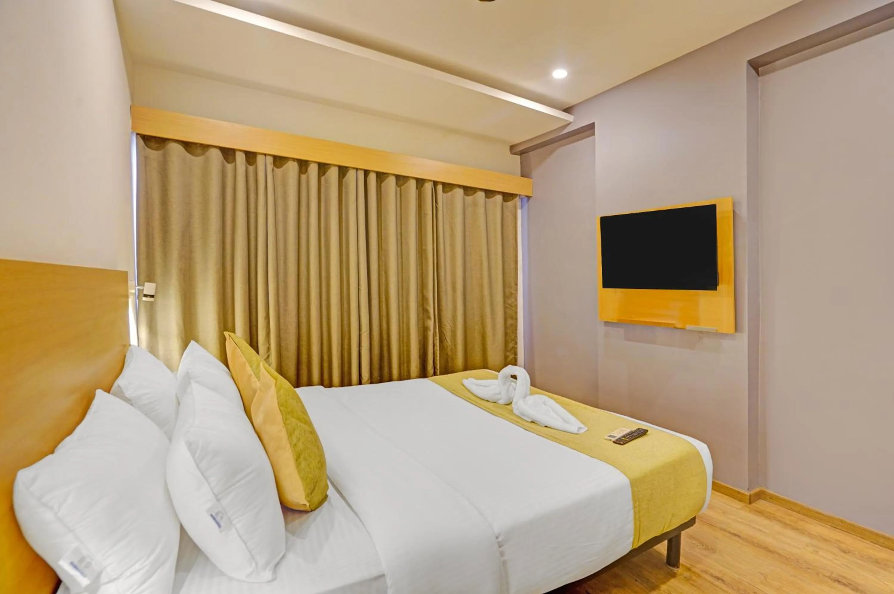 Photo of the whole room, Bed in The Byke Business Hotel Landmark