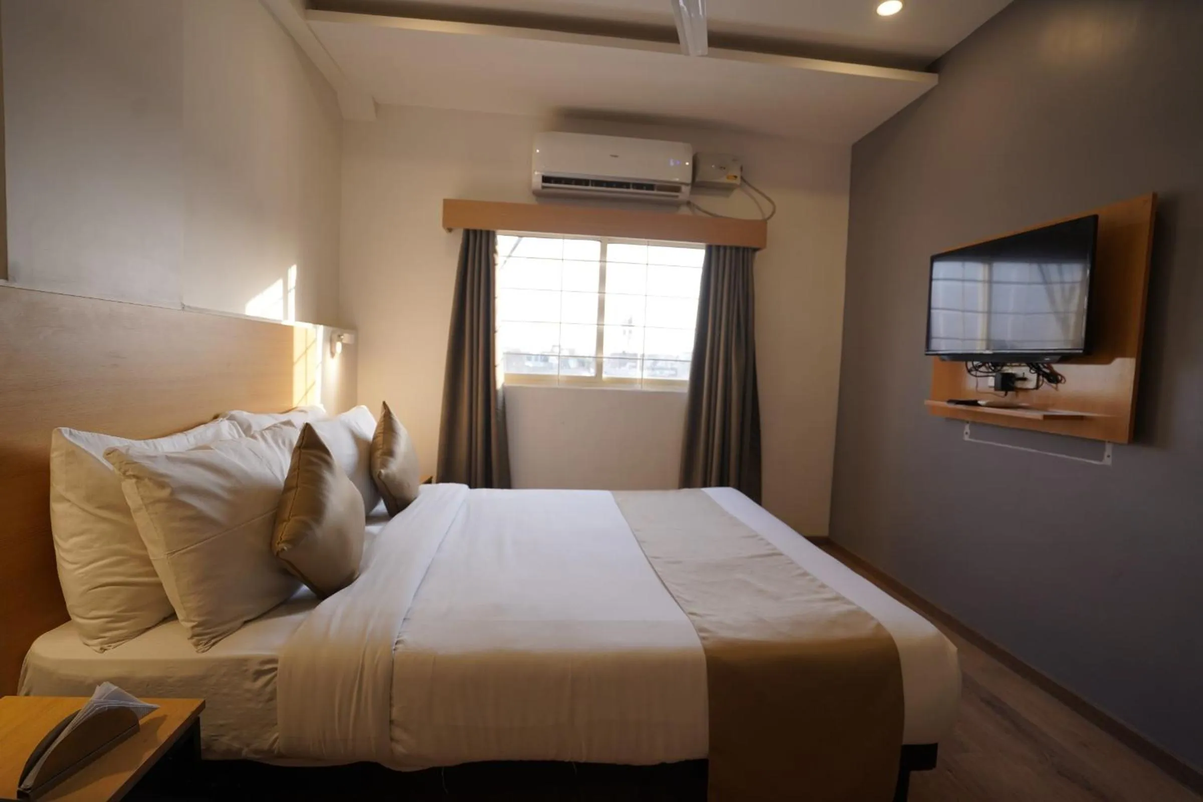 TV and multimedia, Bed in The Byke Business Hotel Landmark