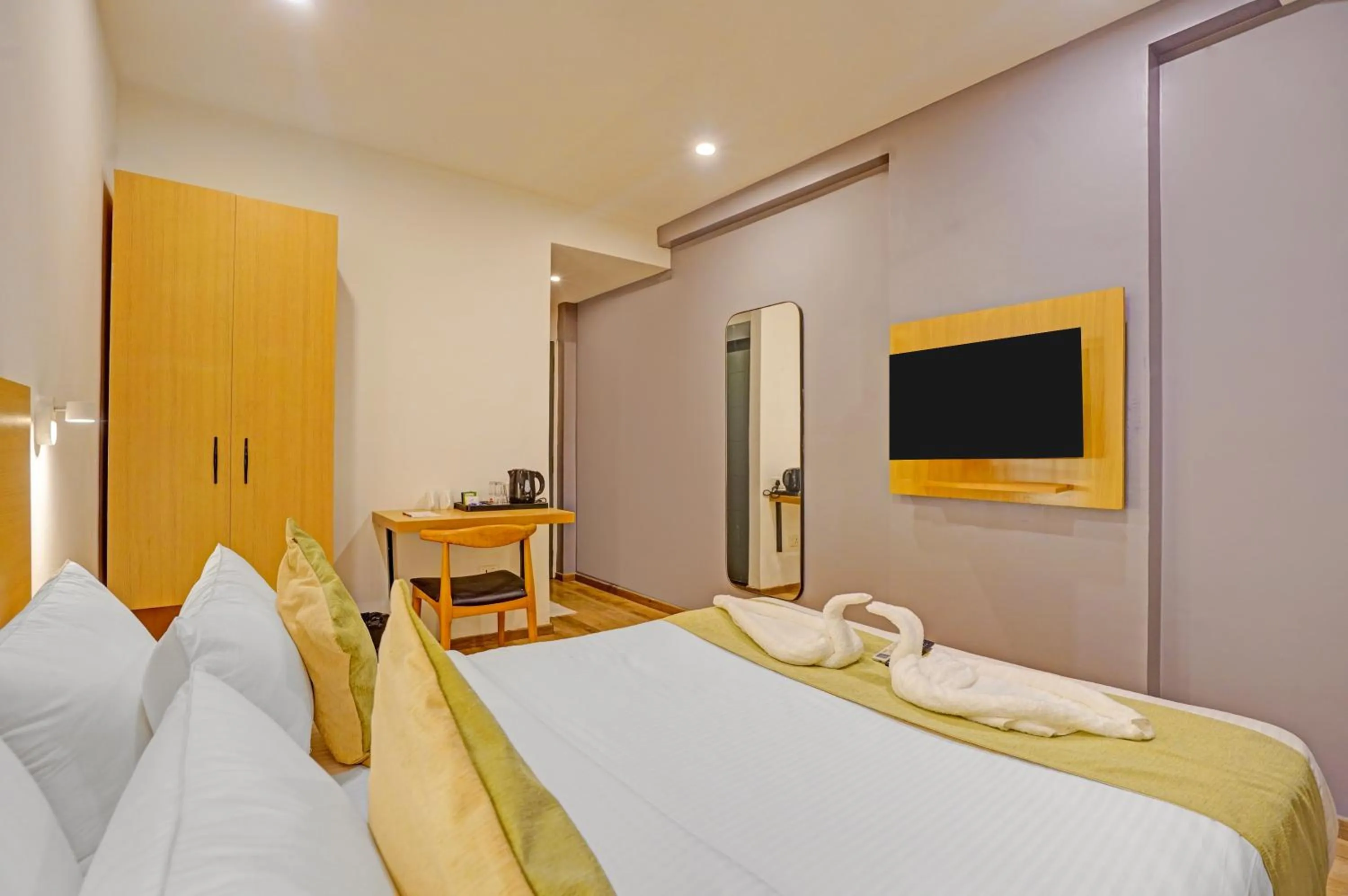 Photo of the whole room, Bed in The Byke Business Hotel Landmark