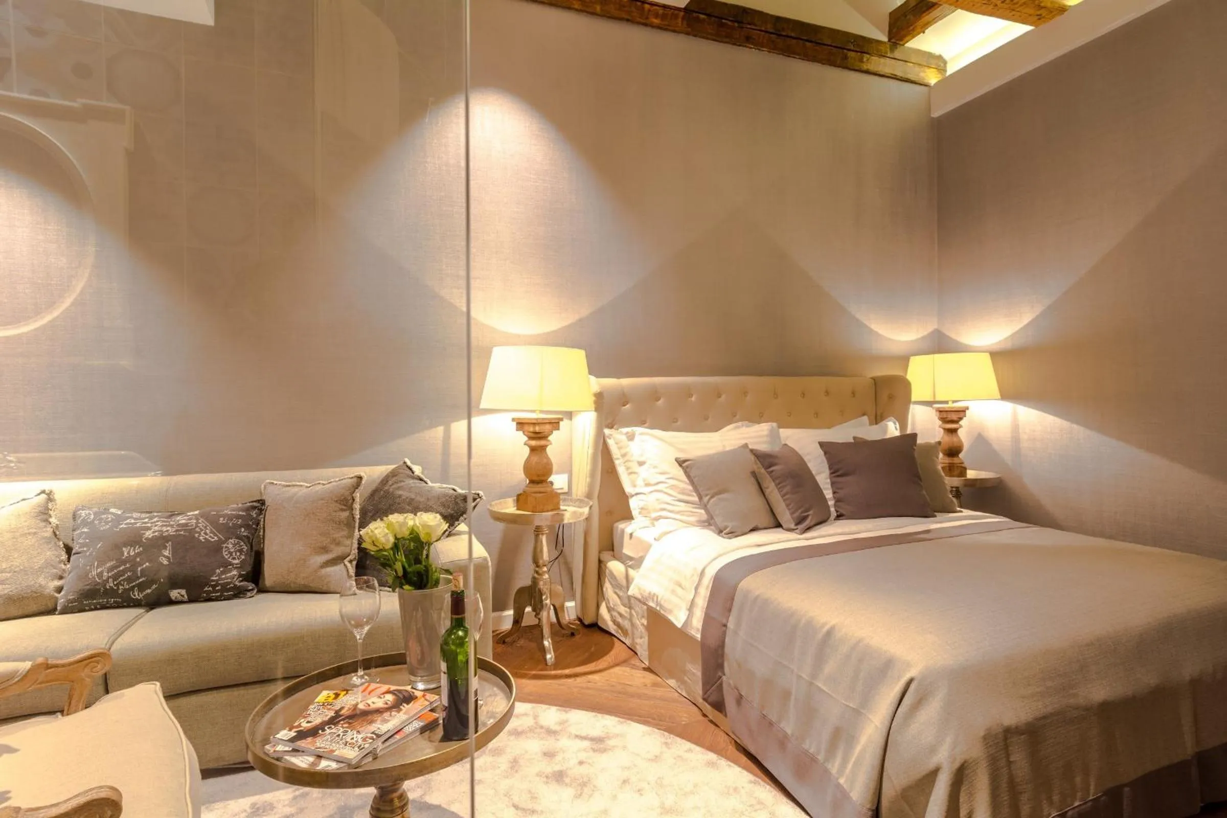 Photo of the whole room, Bed in Procurator 7 Luxury Rooms