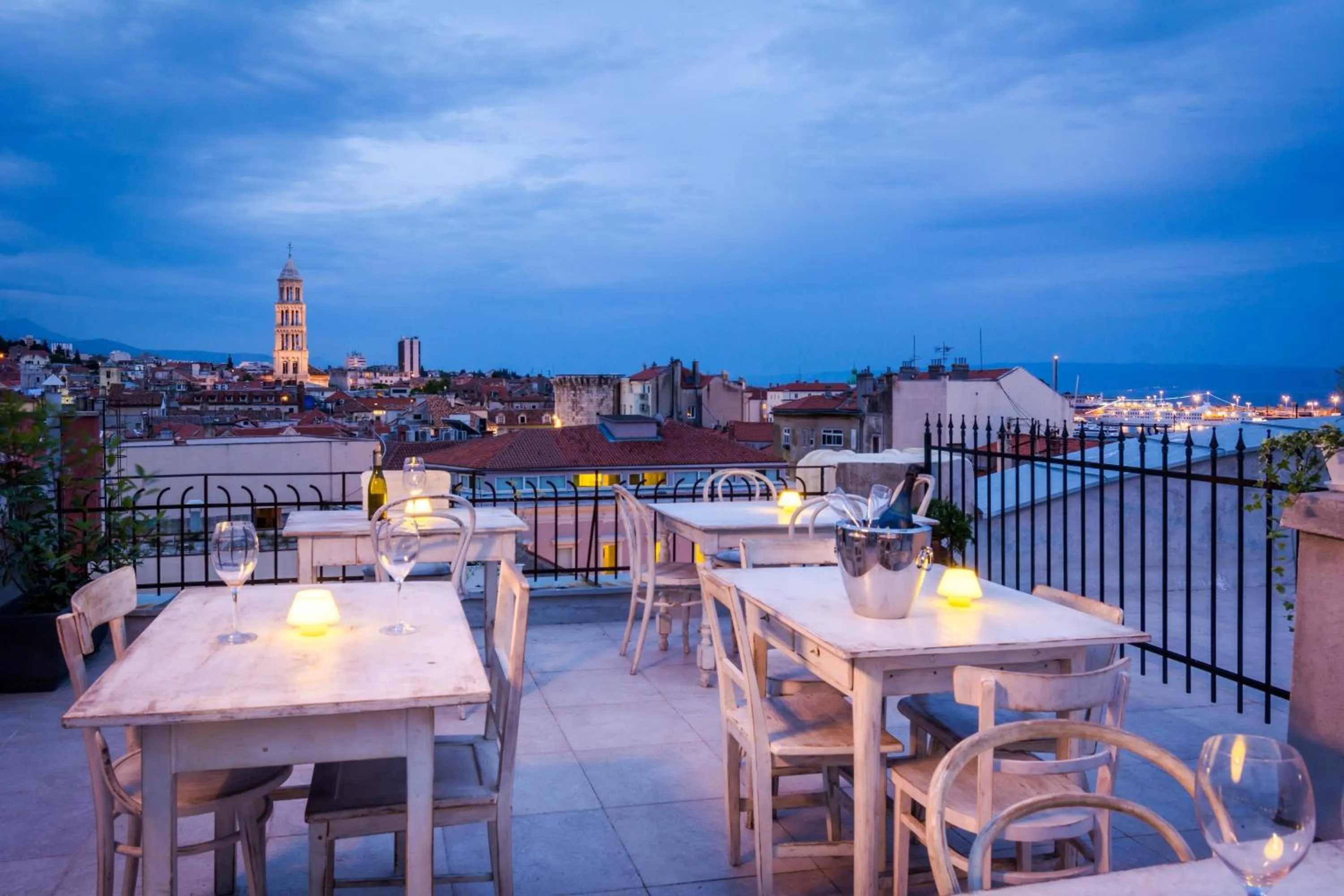 Food and drinks in Procurator 7 Luxury Rooms