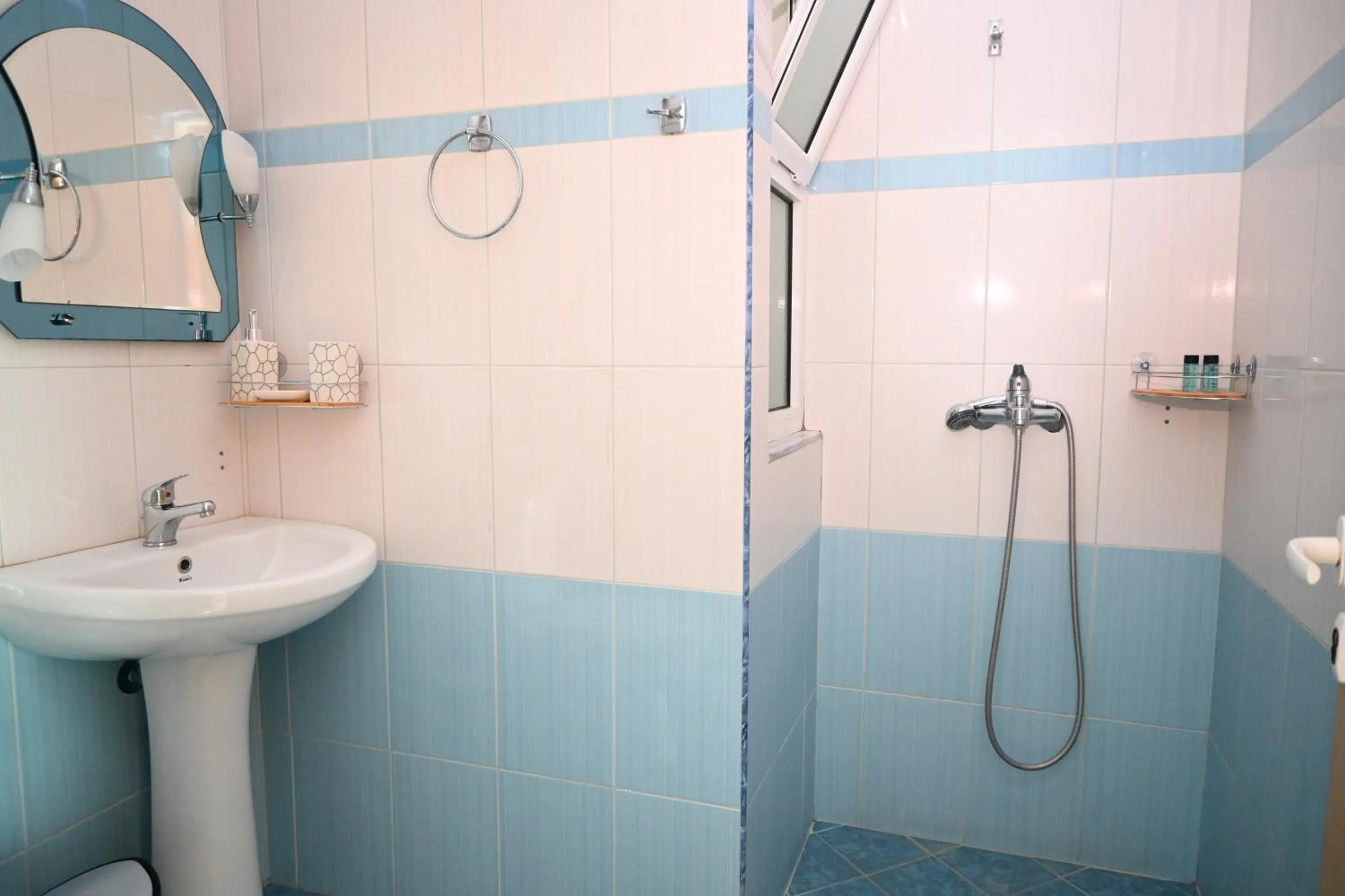 Shower in EROS HOTEL Ksamil