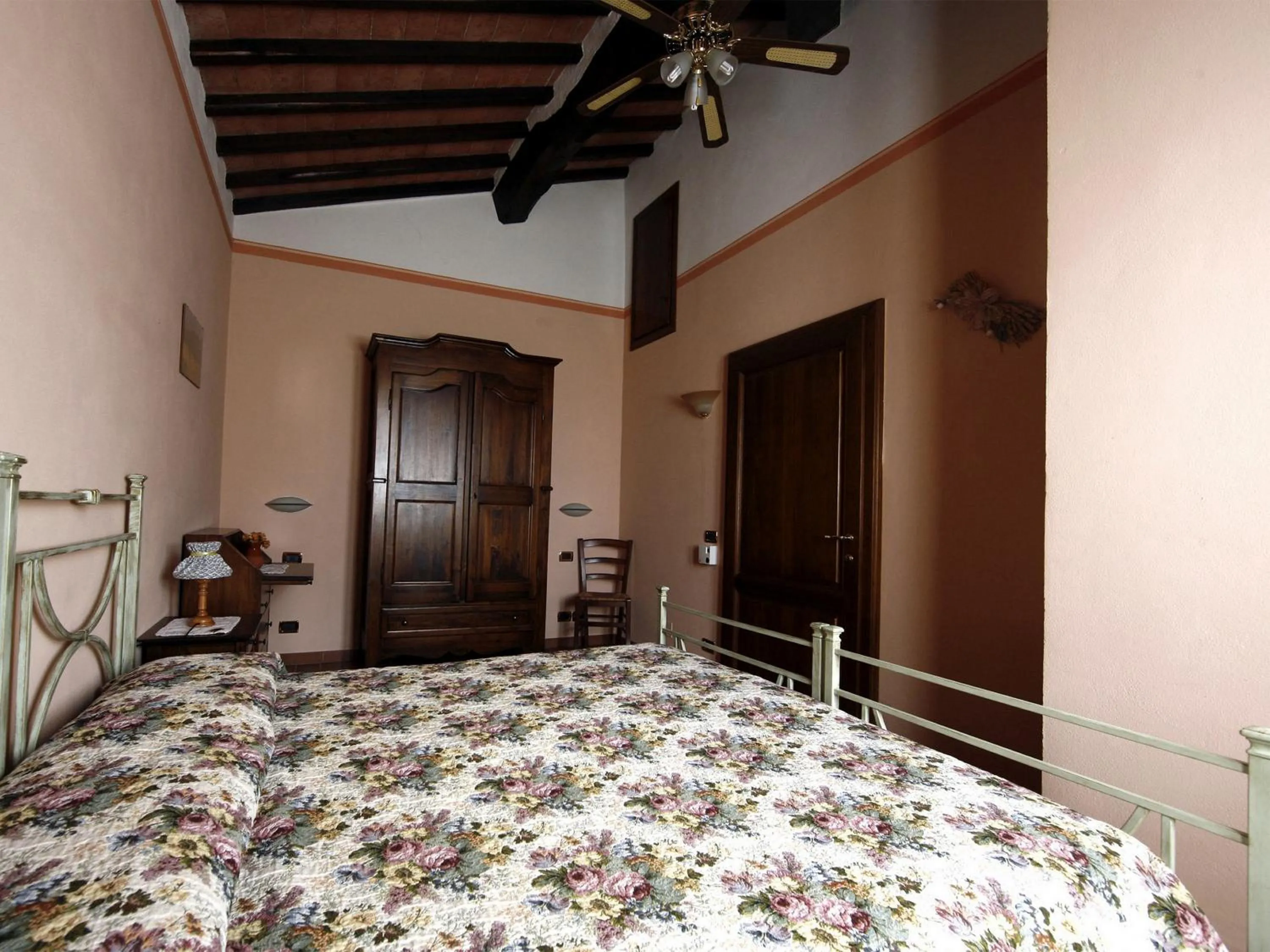 Photo of the whole room, Bed in Agriturismo Sanguineto