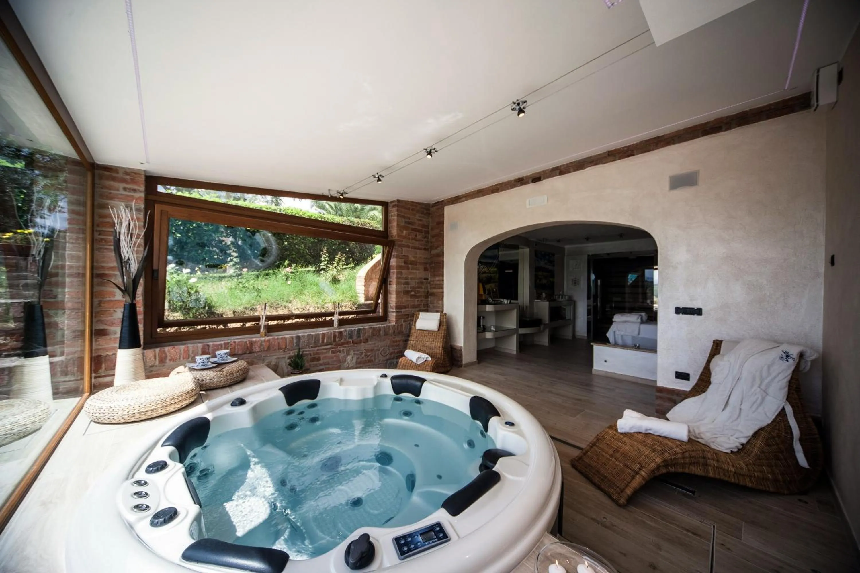 Hot Tub in Agriturismo Sanguineto