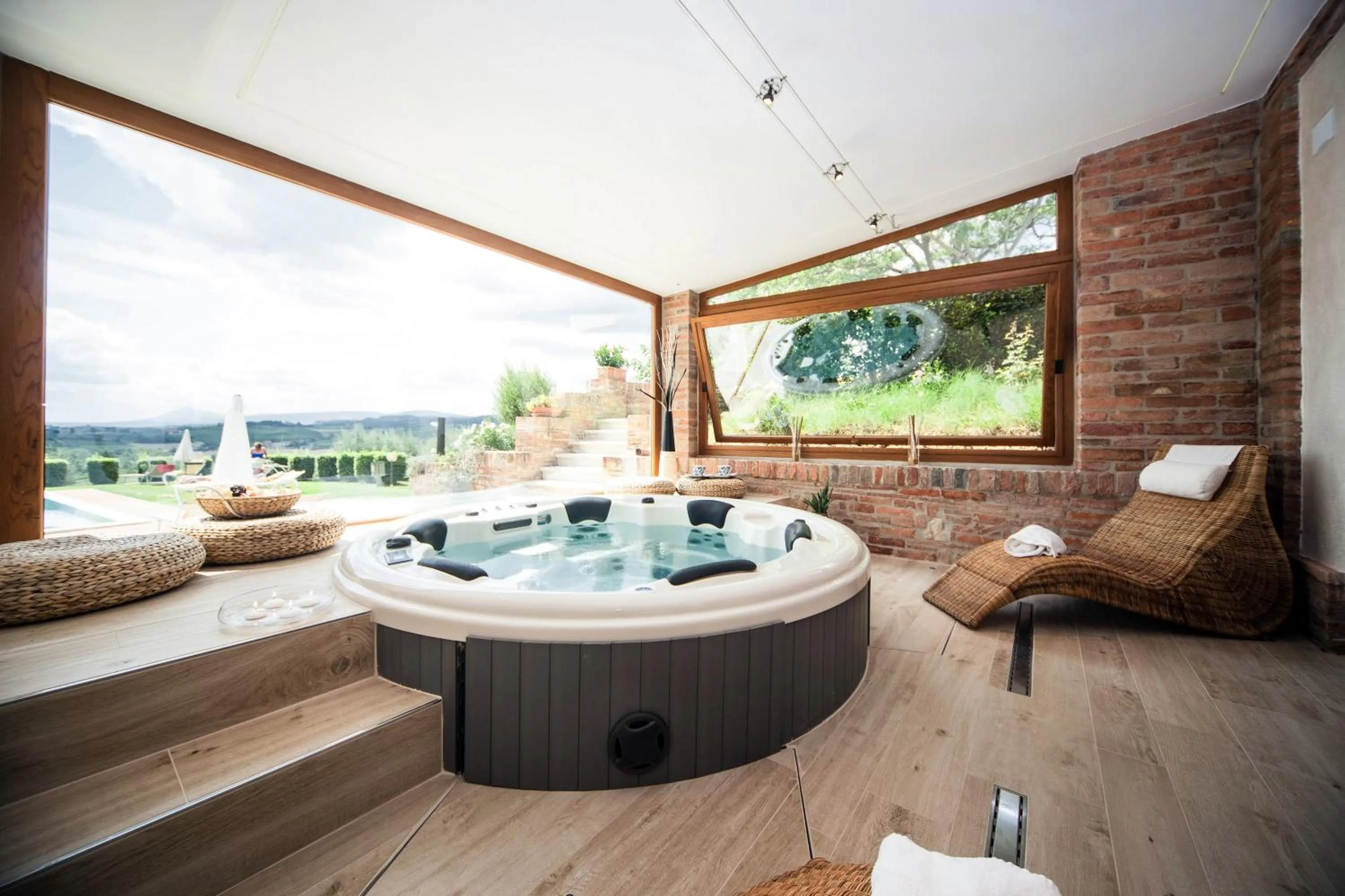 Hot Tub in Agriturismo Sanguineto