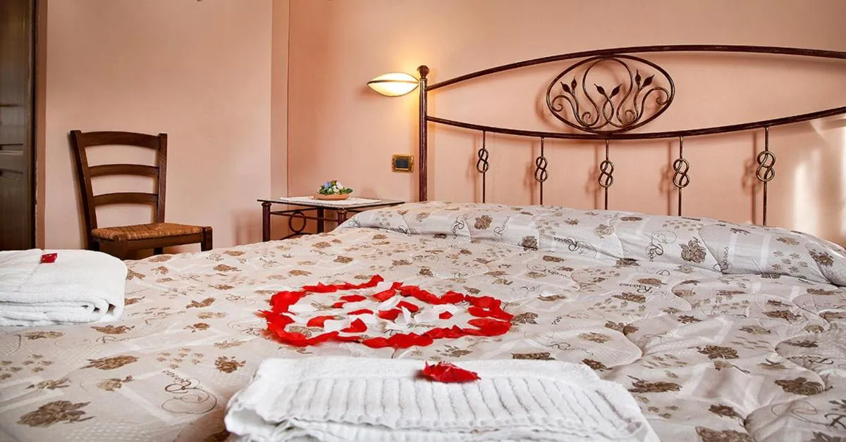 Photo of the whole room, Bed in Agriturismo Sanguineto