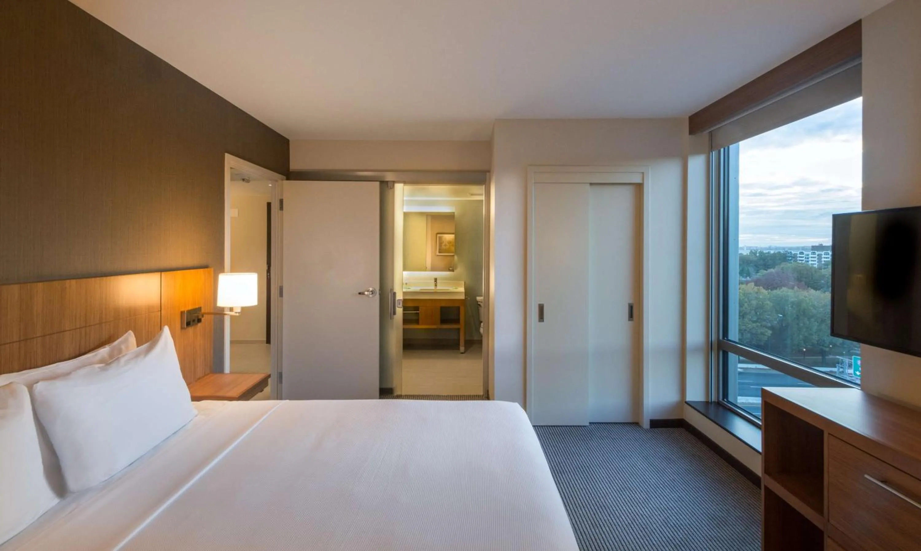 Photo of the whole room, Bed in Hyatt Place Washington D.C./National Mall