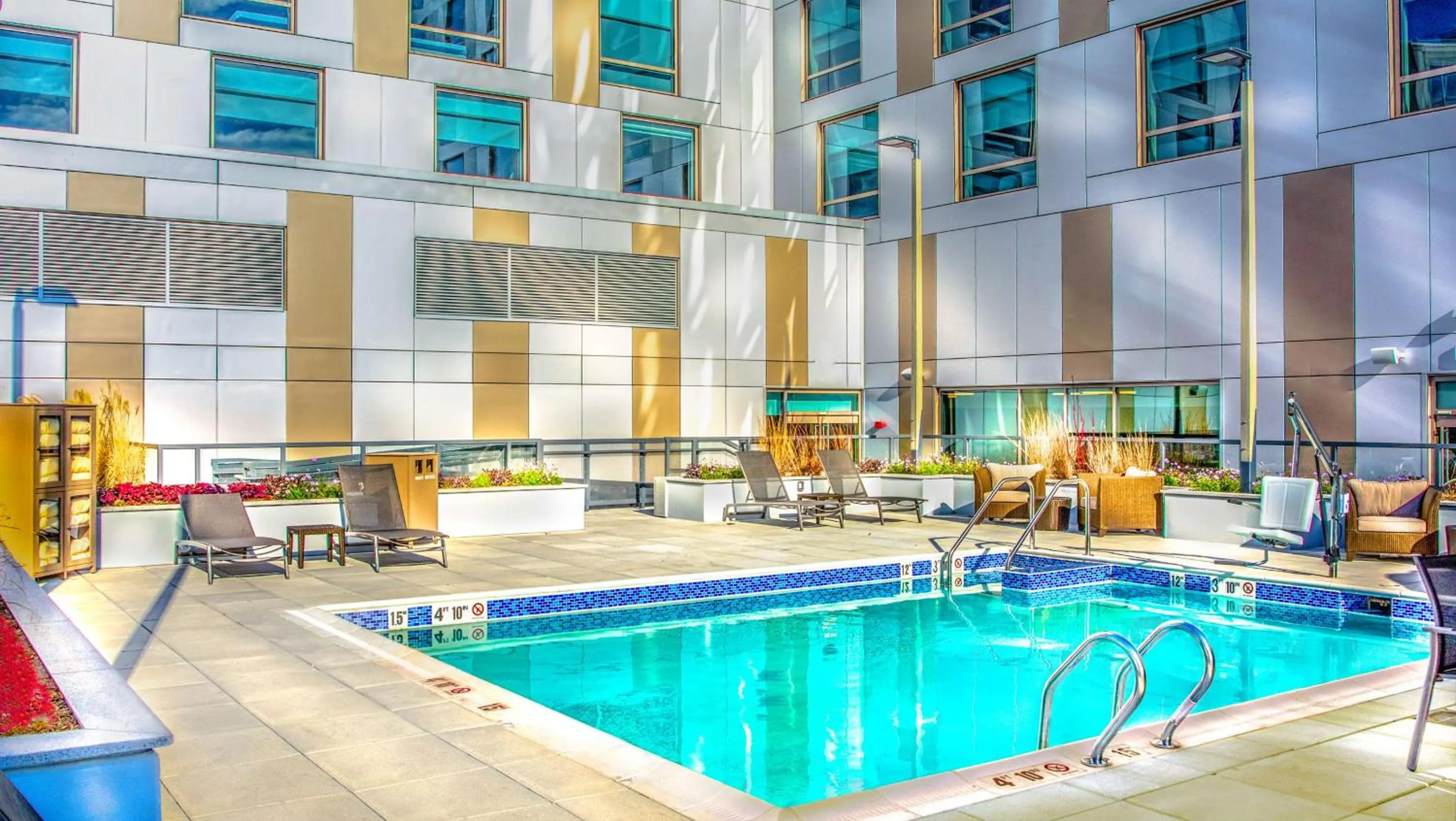 Swimming pool in Hyatt Place Washington D.C./National Mall