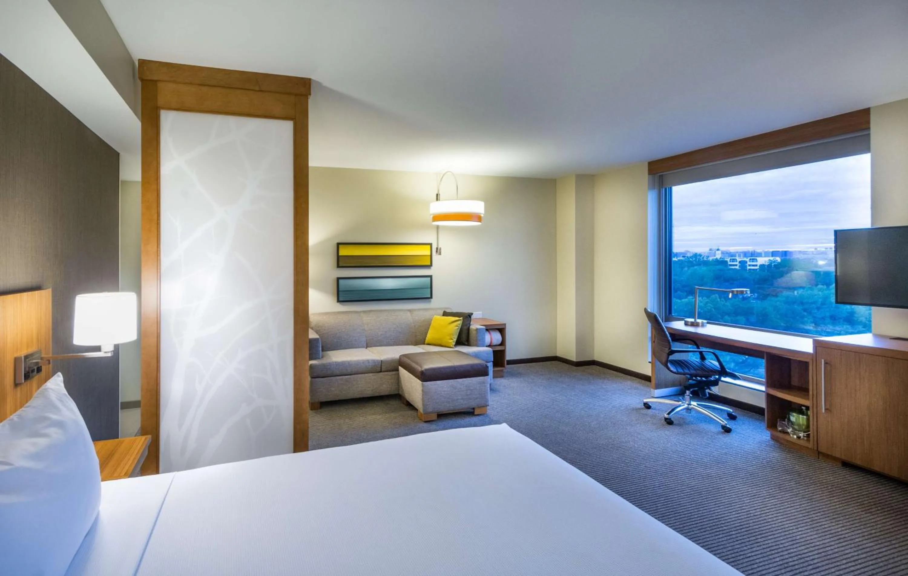 Photo of the whole room, Bed in Hyatt Place Washington D.C./National Mall