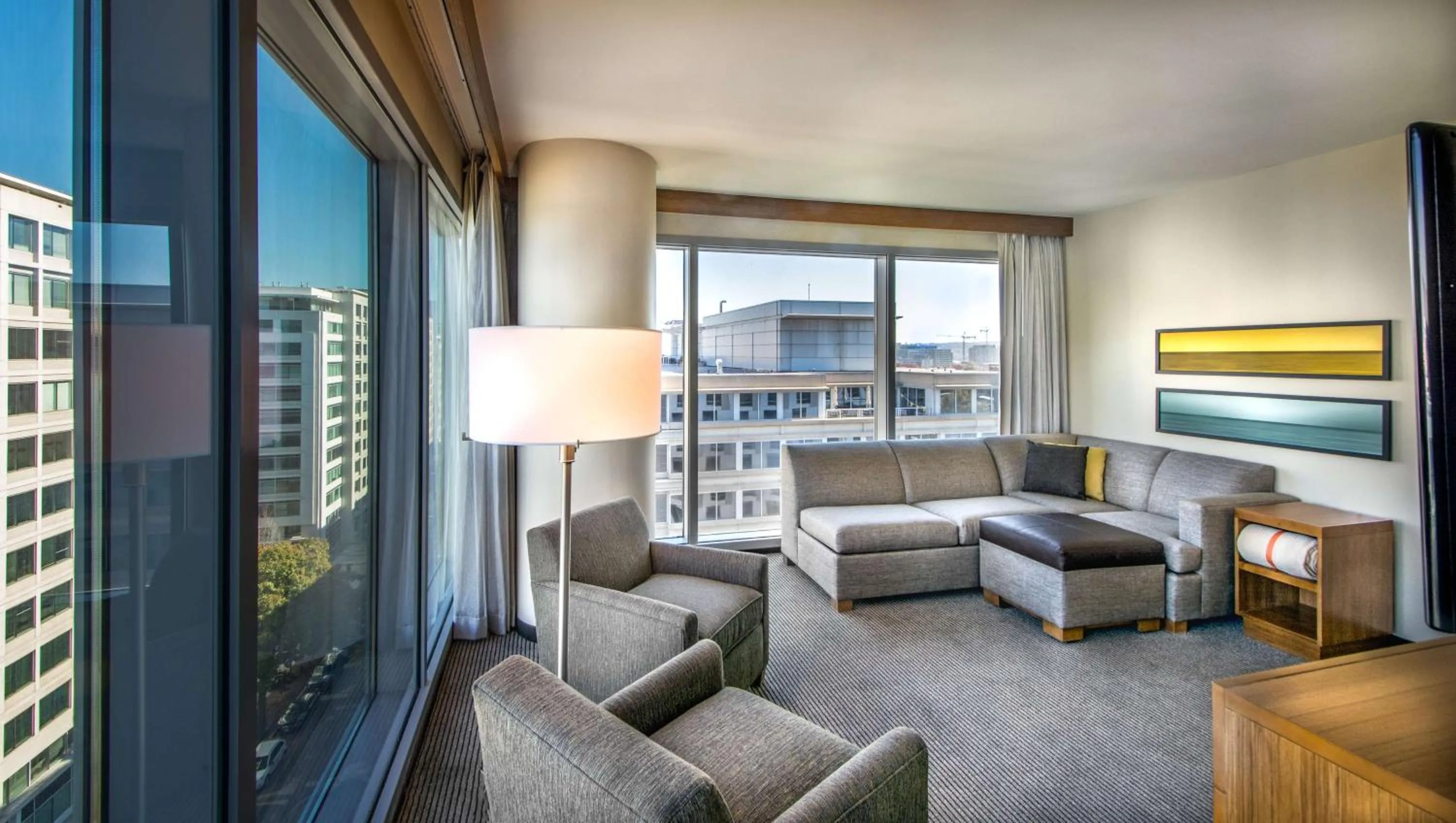 Photo of the whole room in Hyatt Place Washington D.C./National Mall