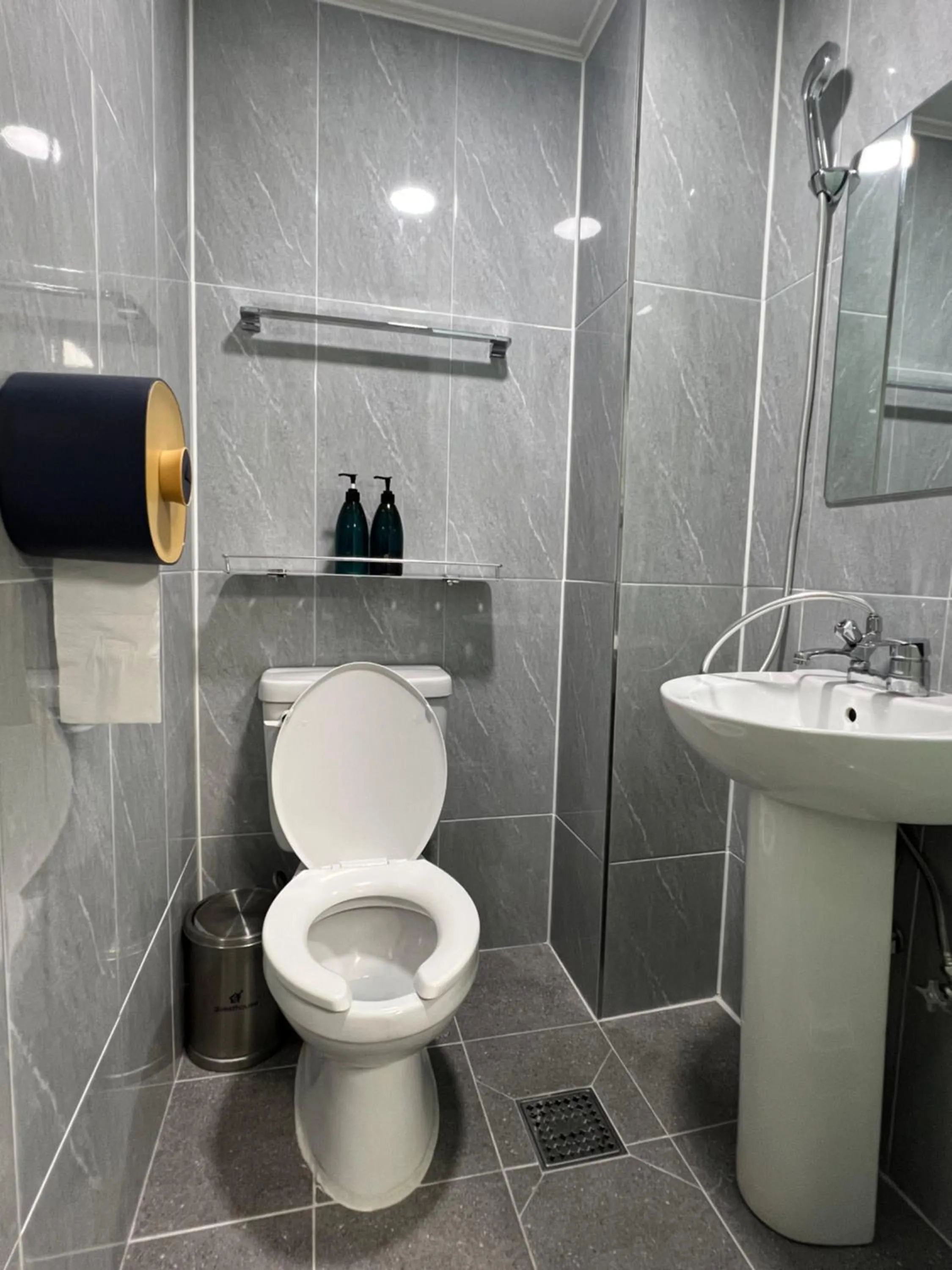 24 Guesthouse Myeongdong Town