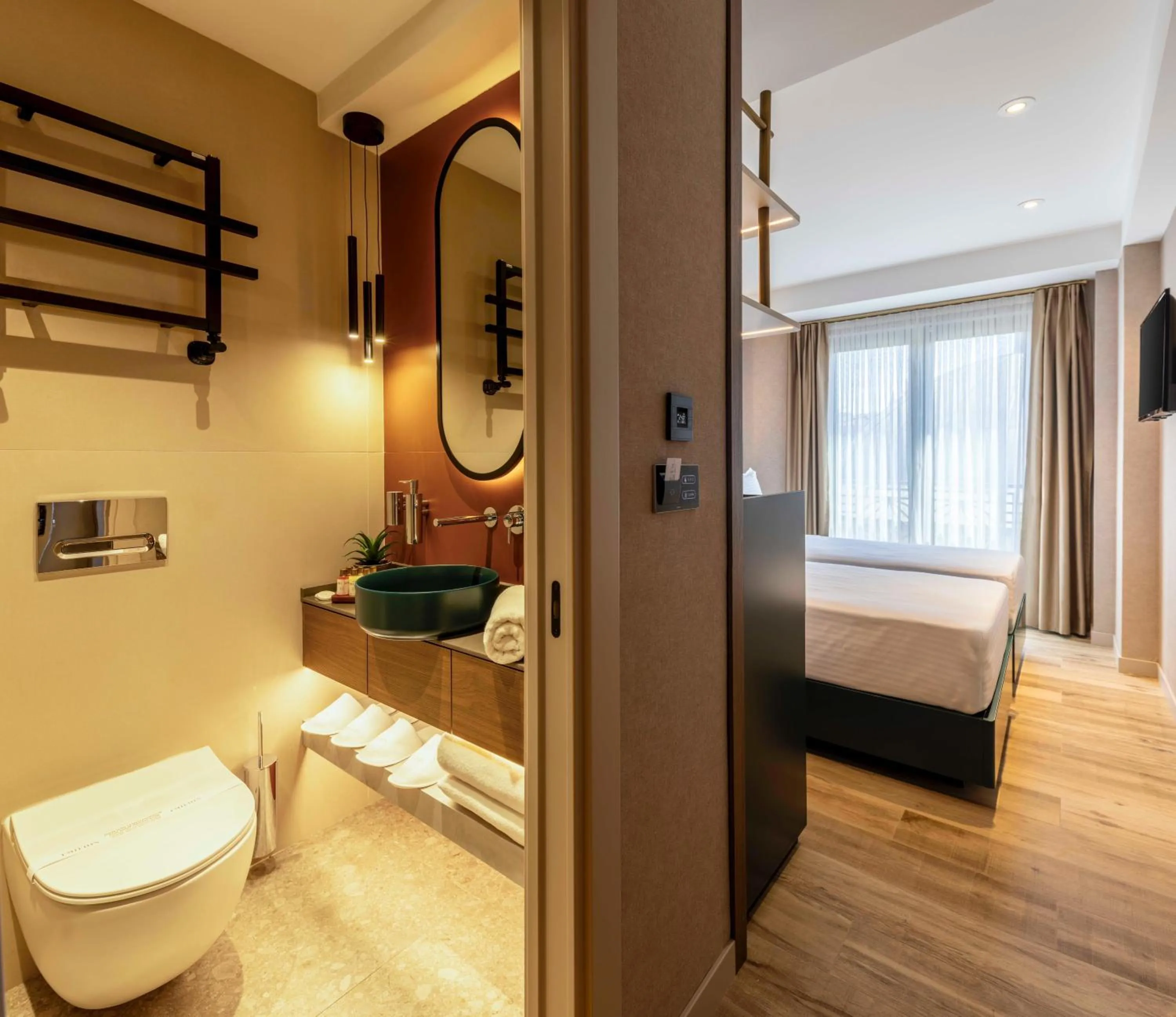 Photo of the whole room, Bed in Emilion Hotel