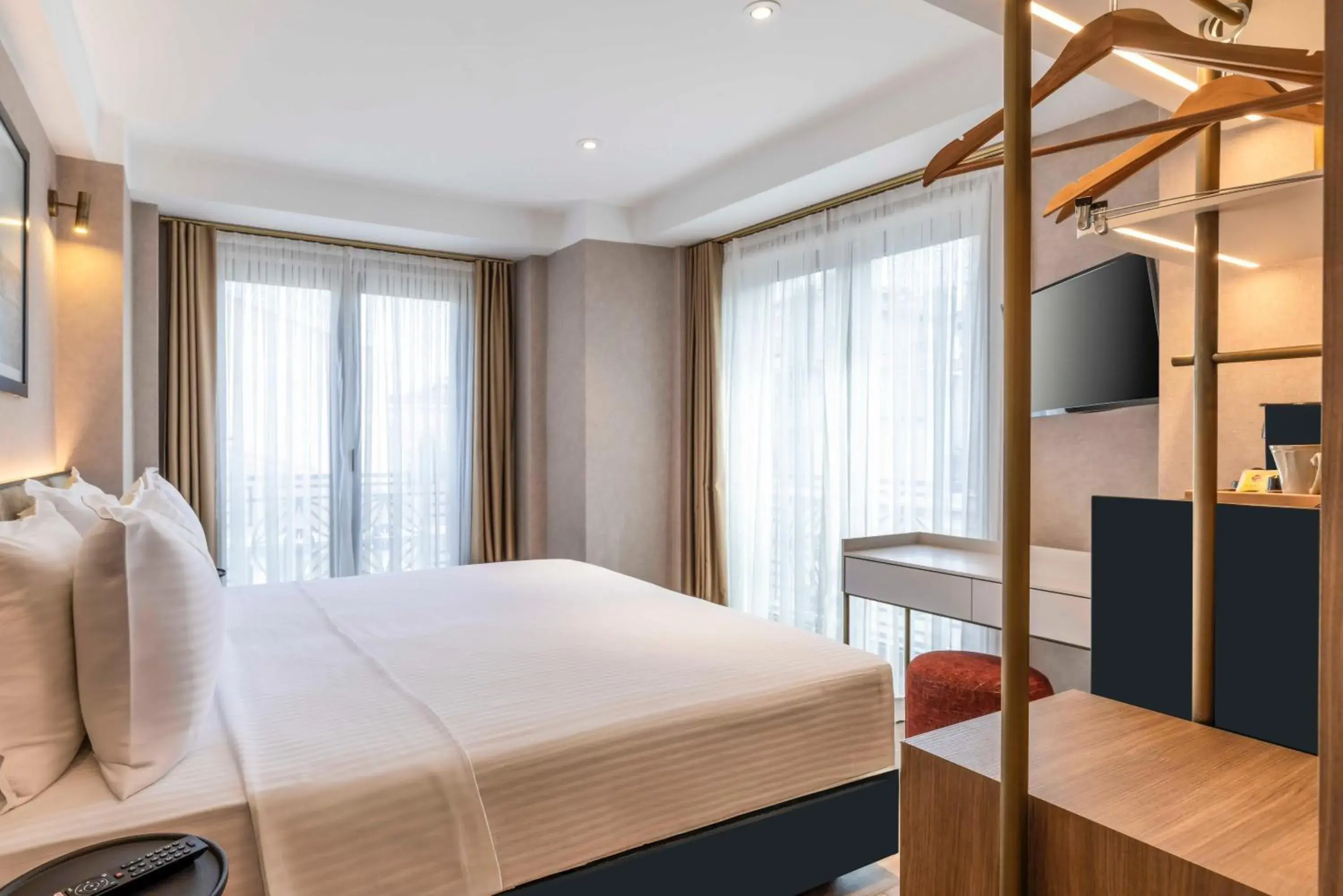 Deluxe Double and Twin Room in Emilion Hotel Deluxe Double and Twin Room in Emilion Hotel