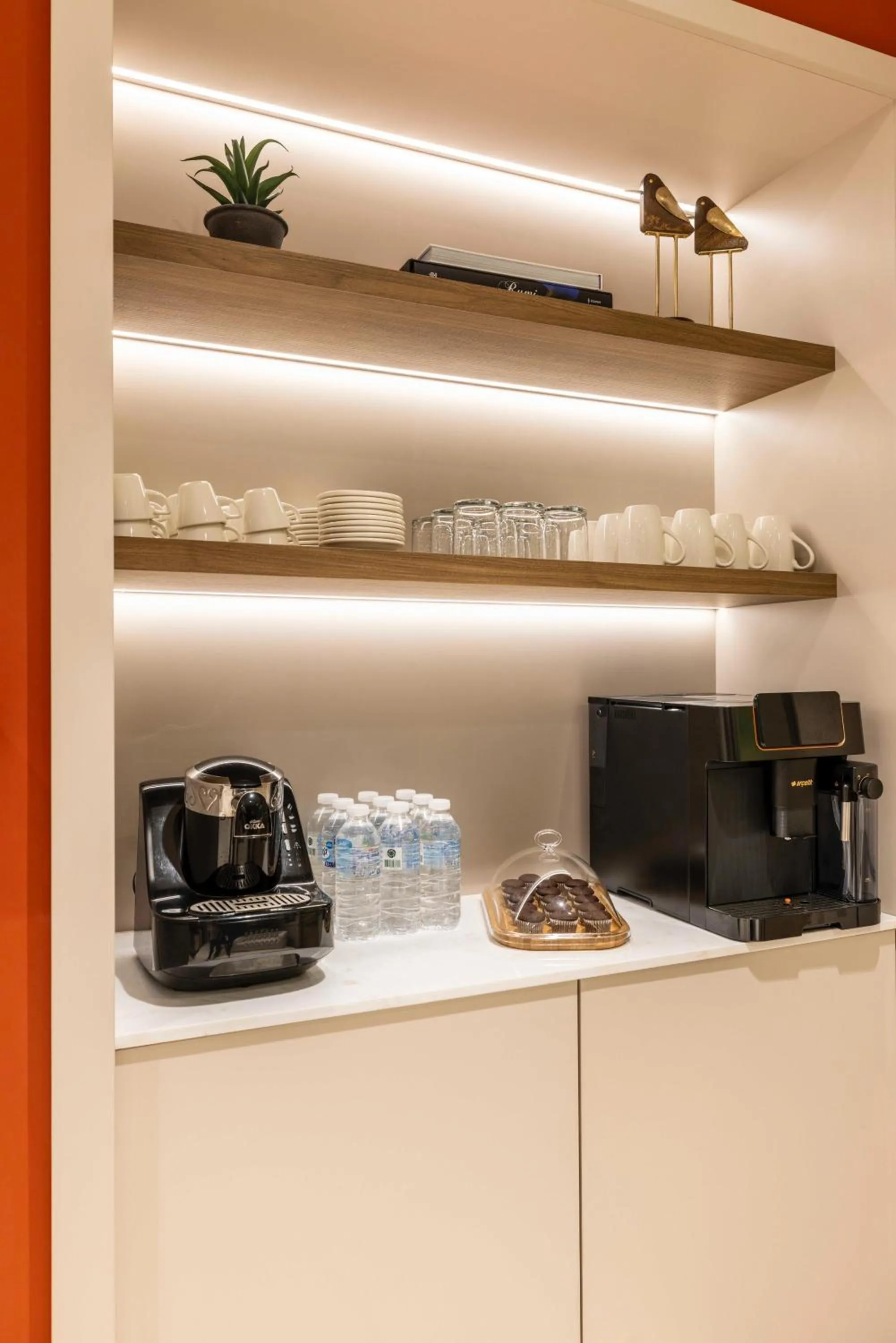 Coffee/tea facilities in Emilion Hotel